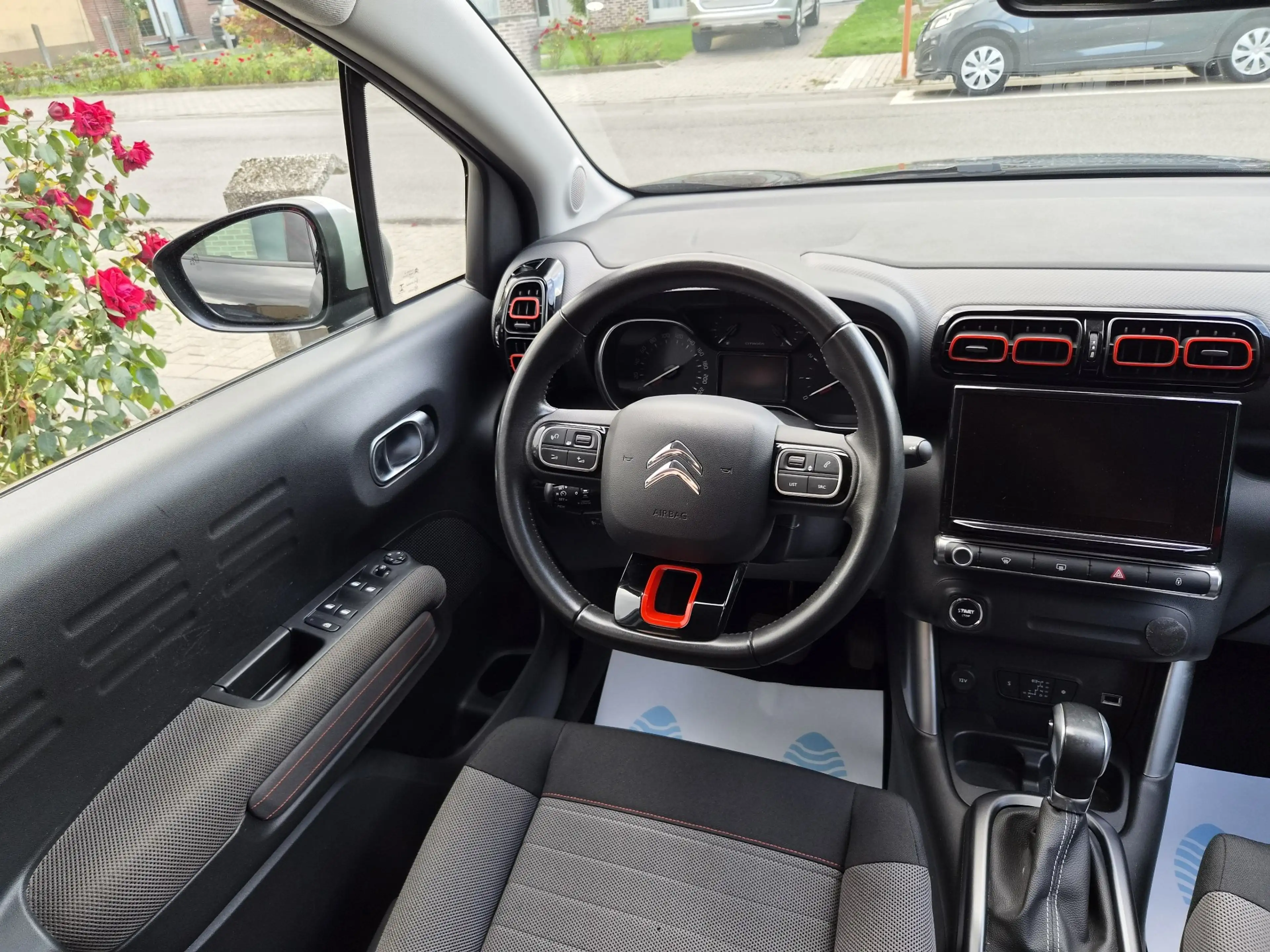 Citroen C3 Aircross / 1.2 Shine / CAMERA / CARPLAY / LED / CRUISE / NA — photo 9