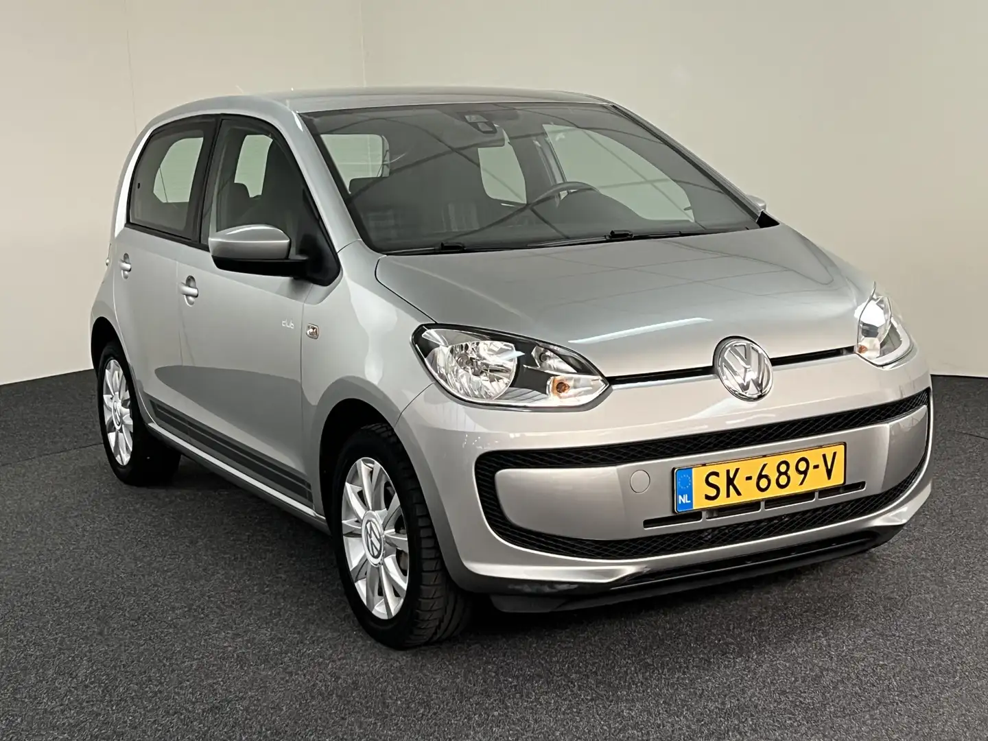 Volkswagen up! 1.0 Club Automaat 60 PK 5 drs. met 20.000 km!!! Ai Grijs - 2