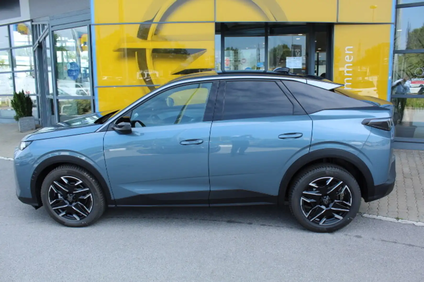 Peugeot 3008 1.2 Hybrid 145 Allure Blau - 2