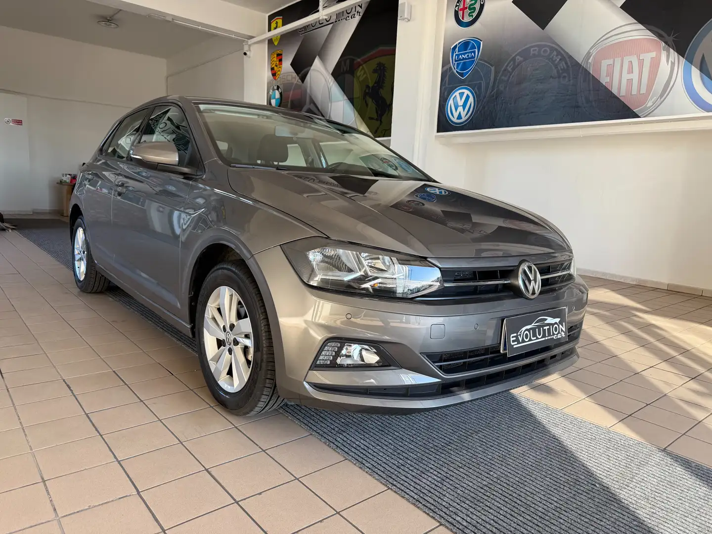 Volkswagen Polo Polo 5p 1.0 tgi Highline 90cv Grijs - 2