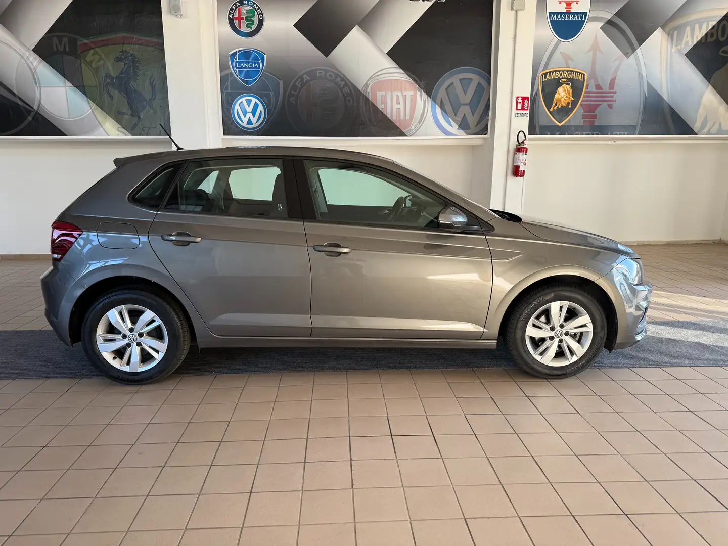 Volkswagen Polo Polo 5p 1.0 tgi Highline 90cv Gris - 2