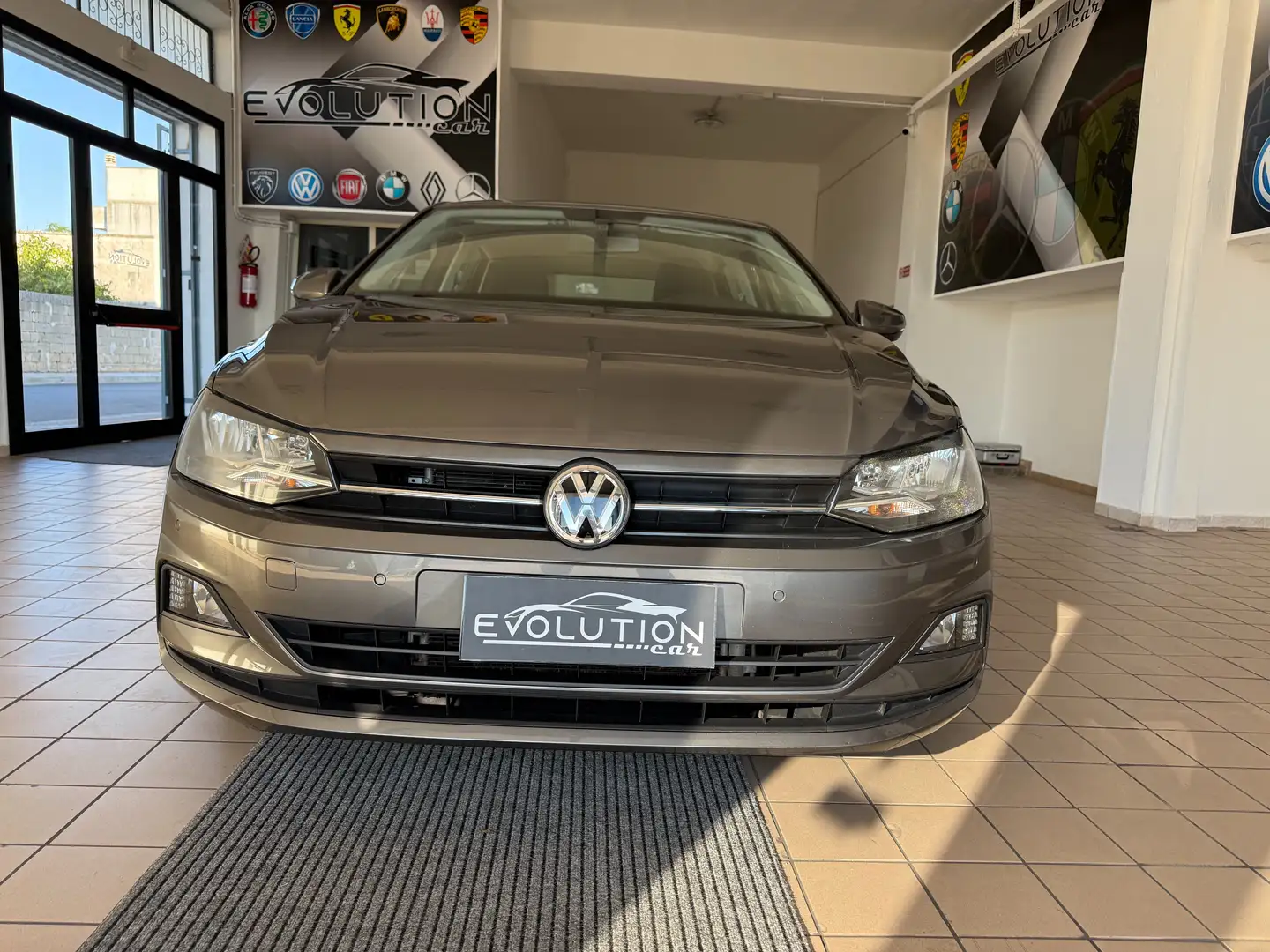 Volkswagen Polo Polo 5p 1.0 tgi Highline 90cv Grijs - 1