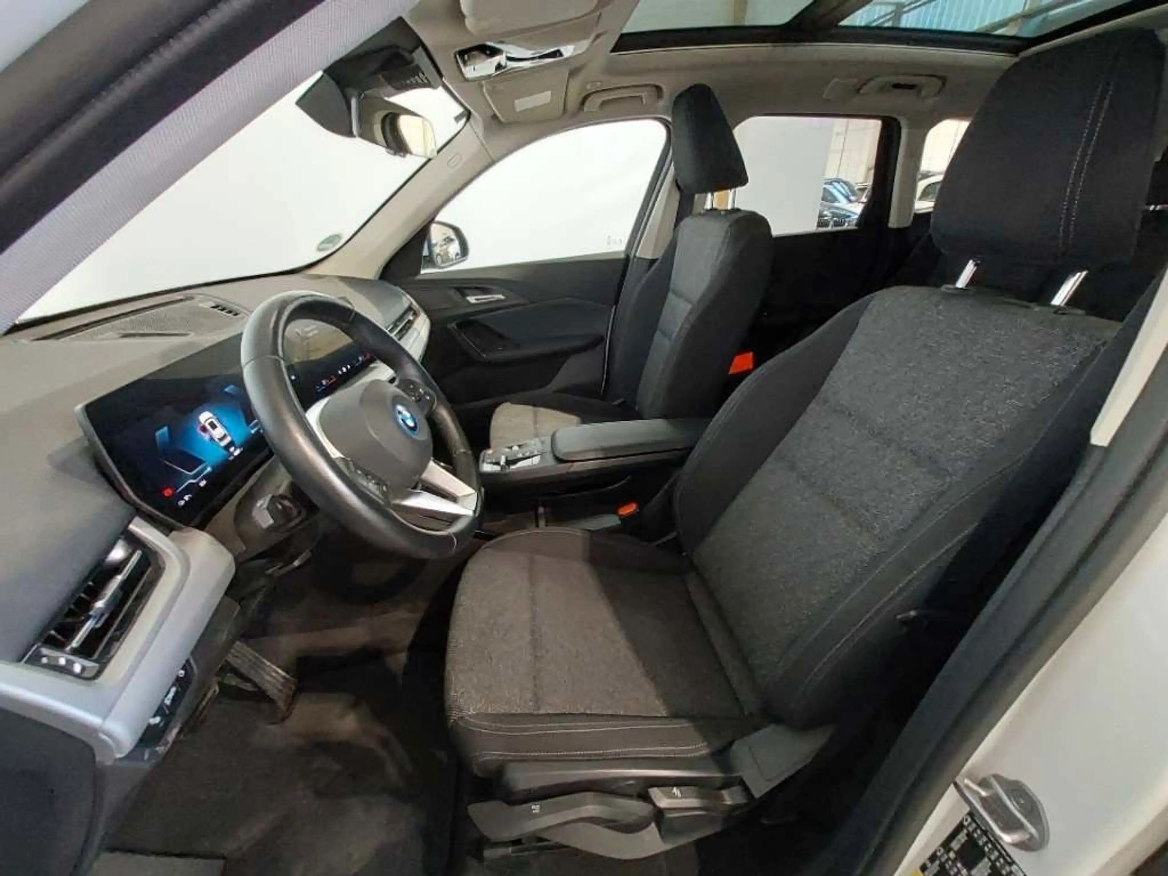 BMW iX1 xDrive30 ACC ad. LED Pano Rfk — photo 10