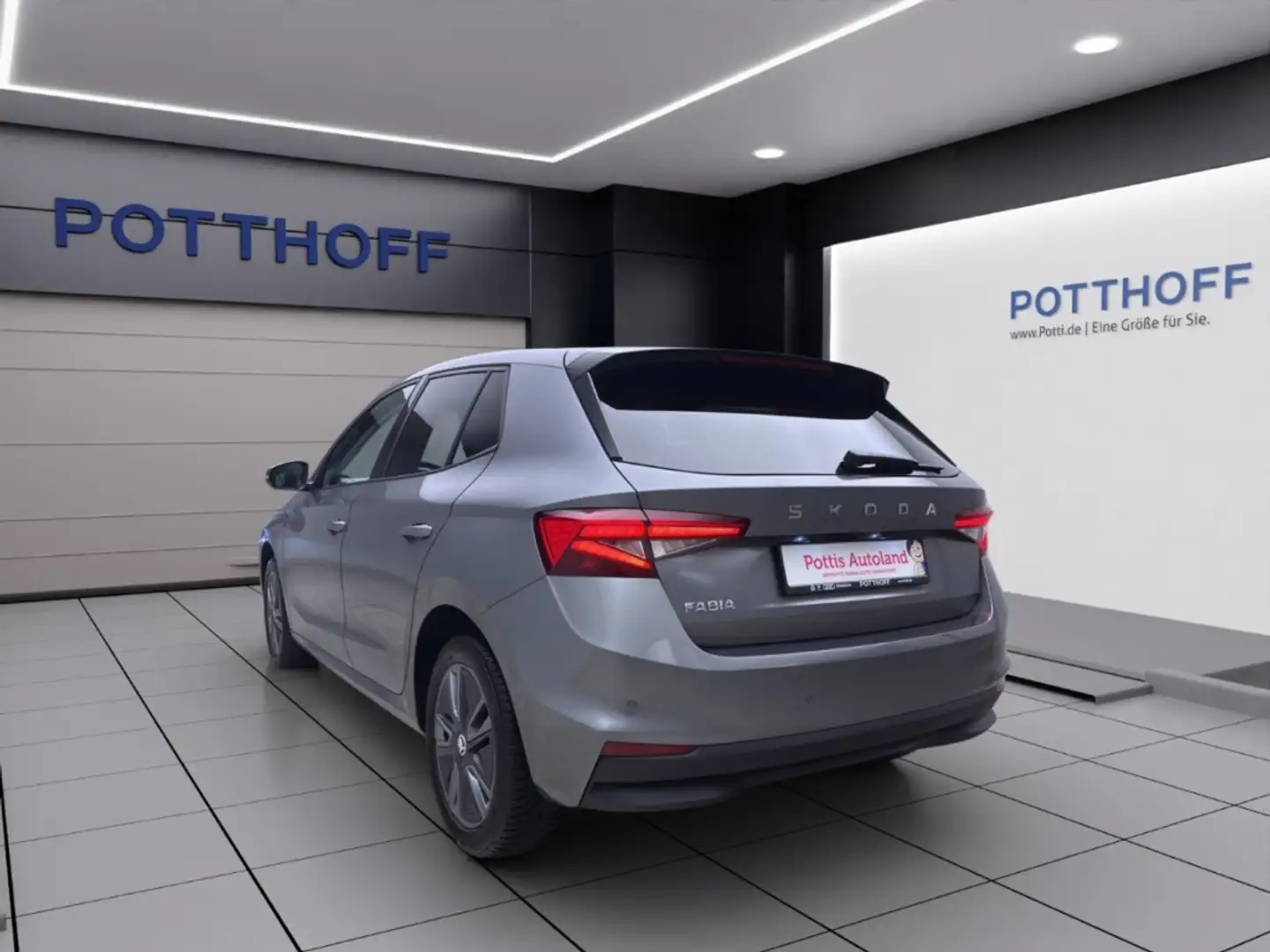 Skoda Fabia 1.0 TSI DSG SELECTION PANO NAVI SITZHZG ACC Grau - 2