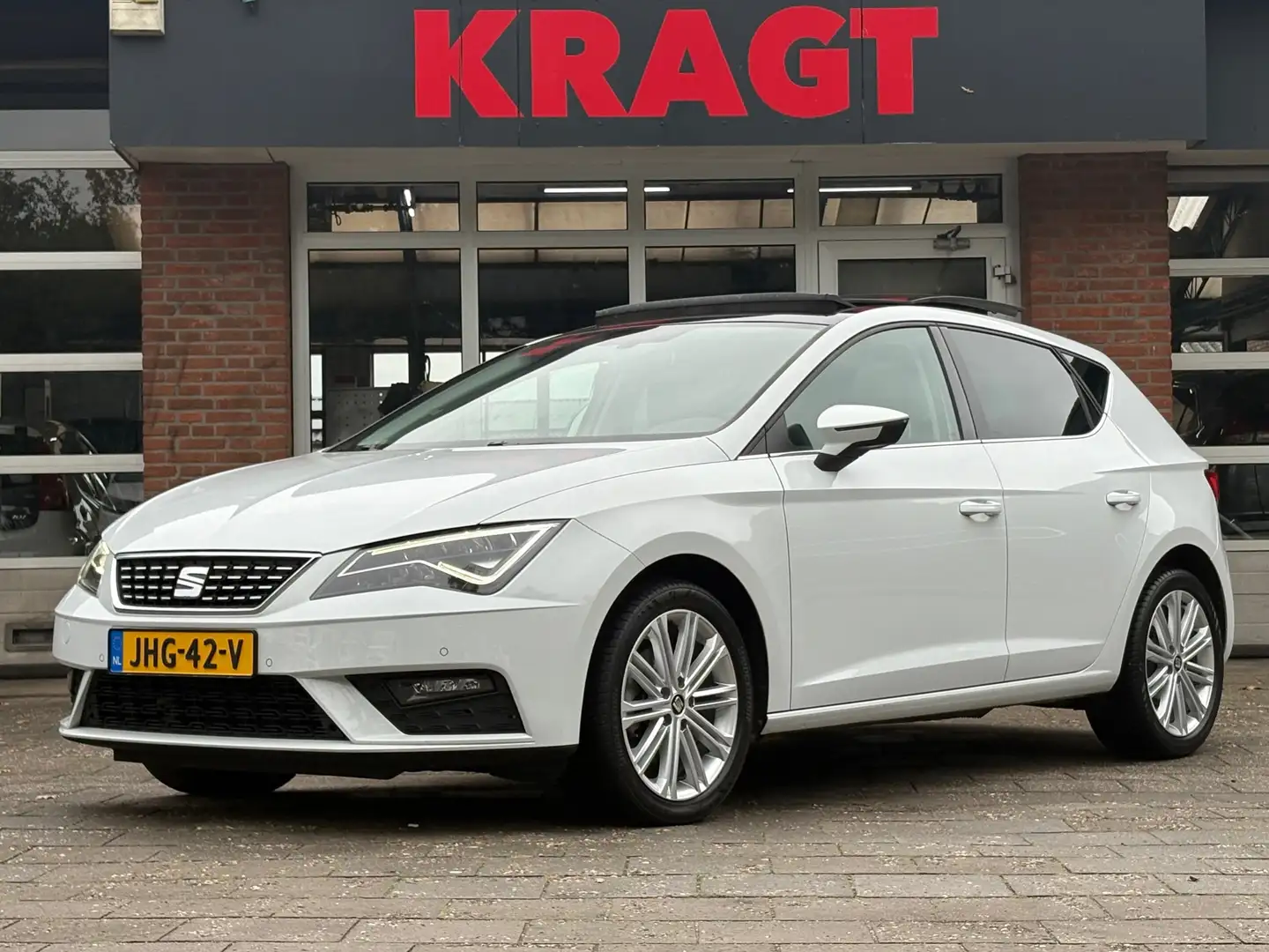 SEAT Leon Xcellence 1.5 TSI 150 pk - AUTOMAAT - LED - Schuif Bianco - 1