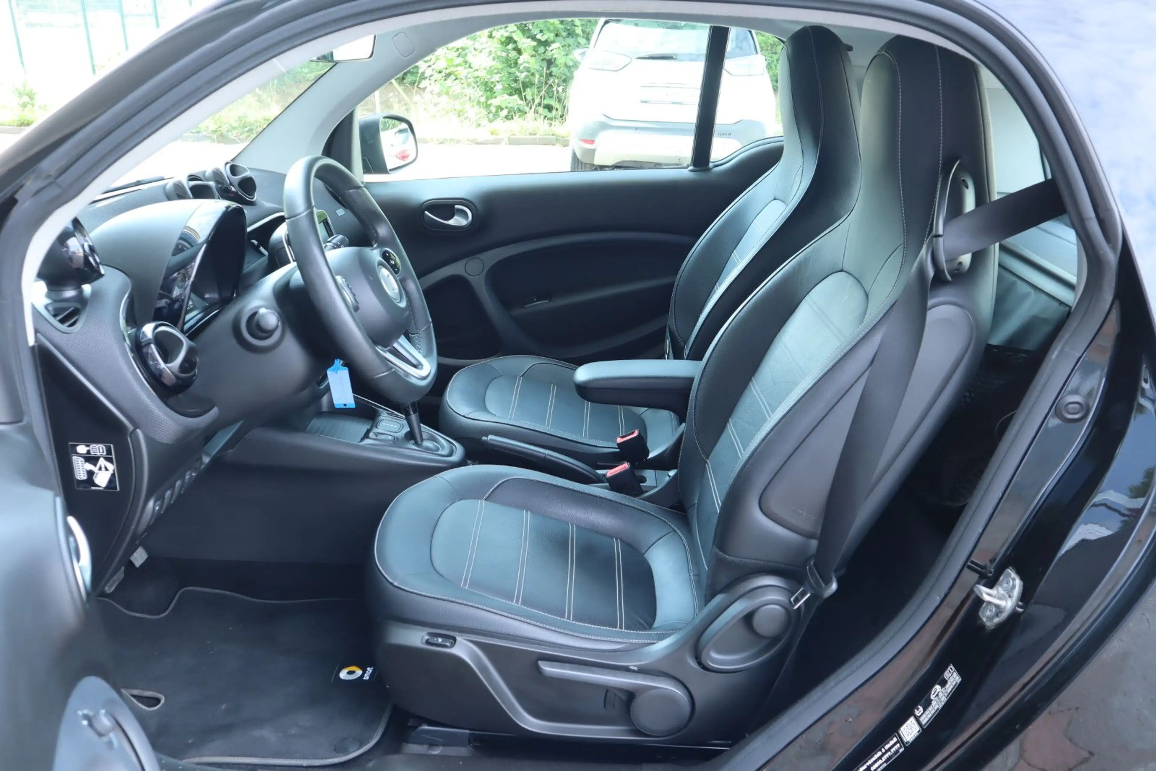 smart forTwo coupé 60kW EQ Batterie /KAMERA/NAVI/SHZ/ — photo 15