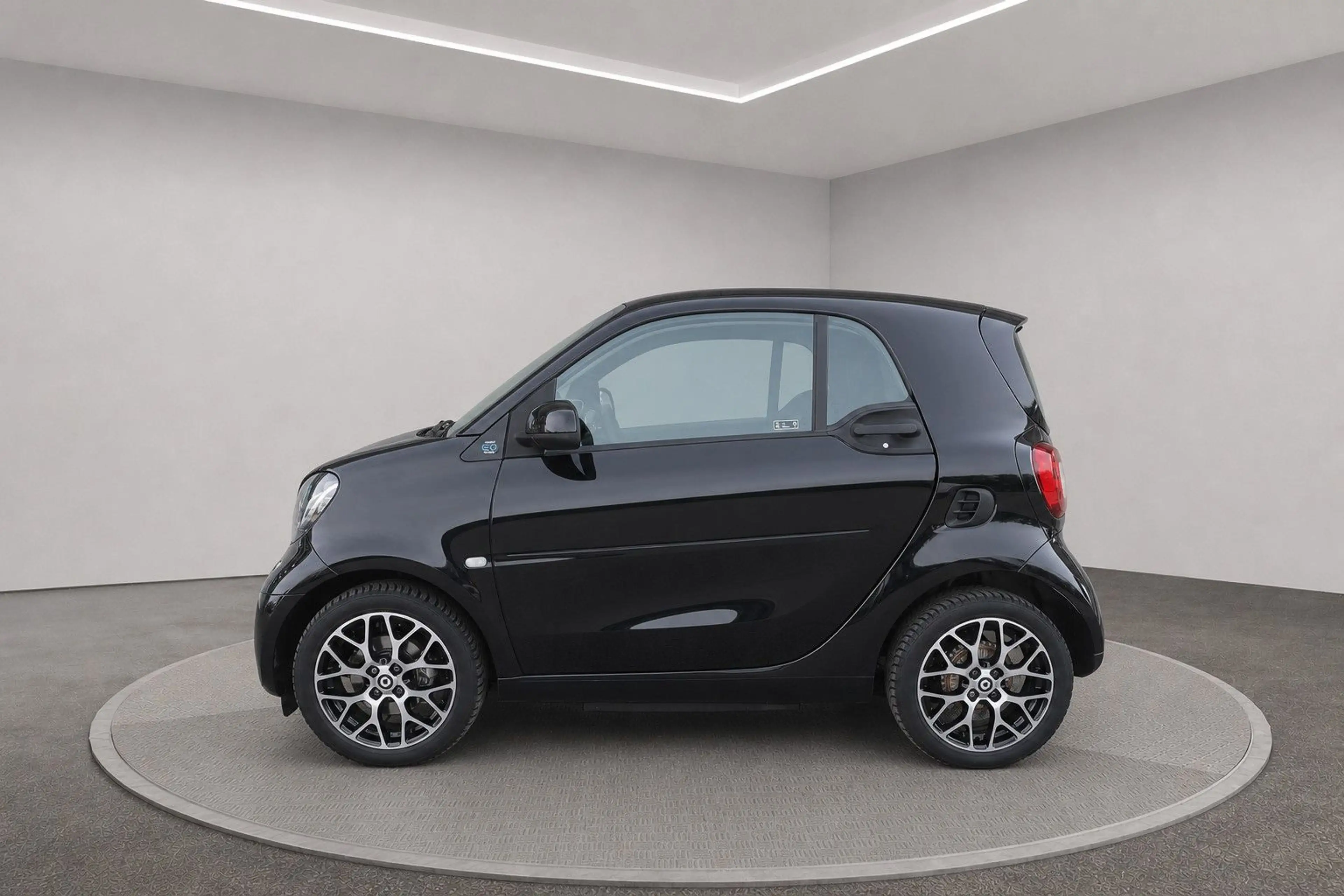 smart forTwo coupé 60kW EQ Batterie /KAMERA/NAVI/SHZ/ — photo 2
