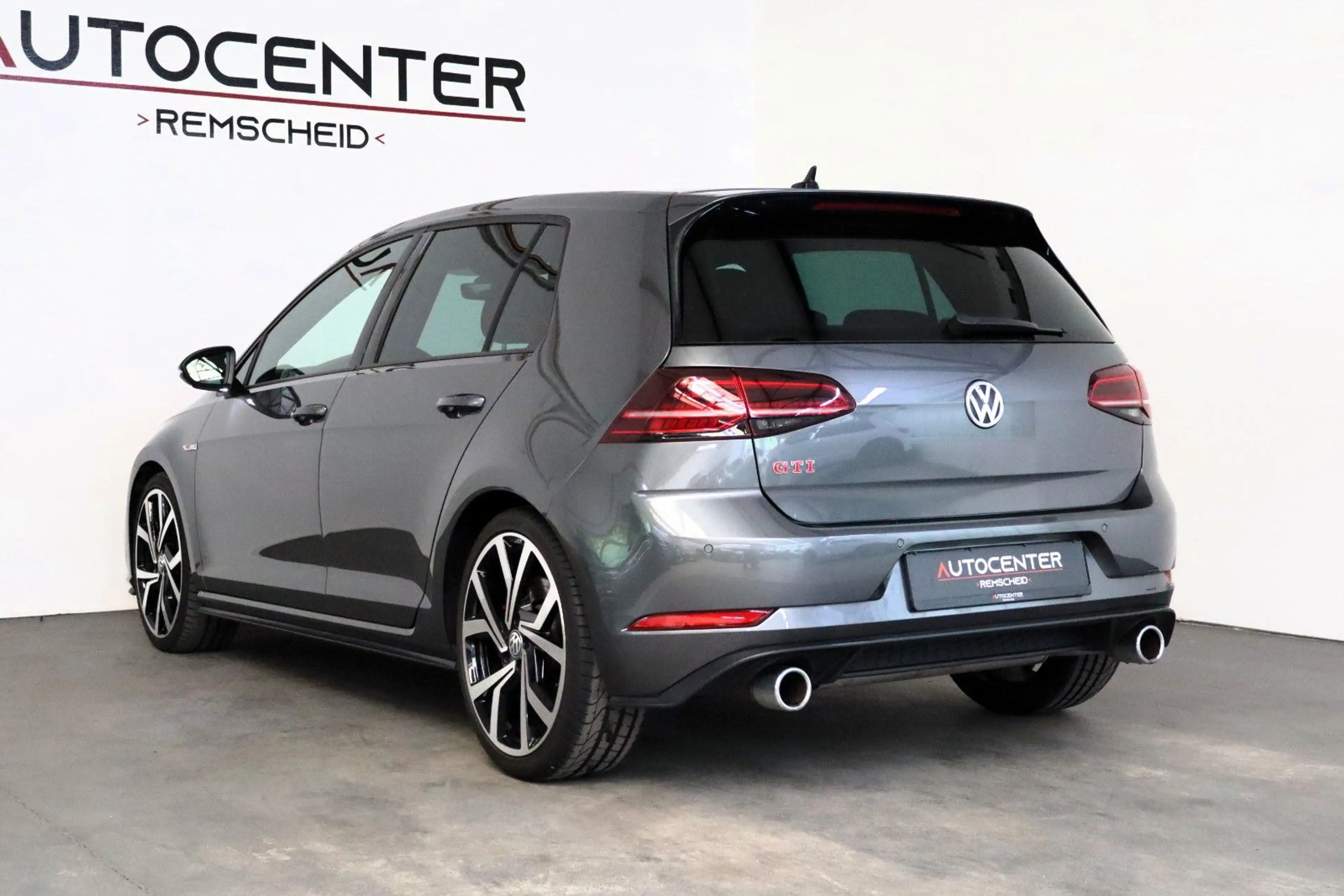 Volkswagen Golf VII GTI 2,0 TSI DSG Performance Virtual ACC — photo 4