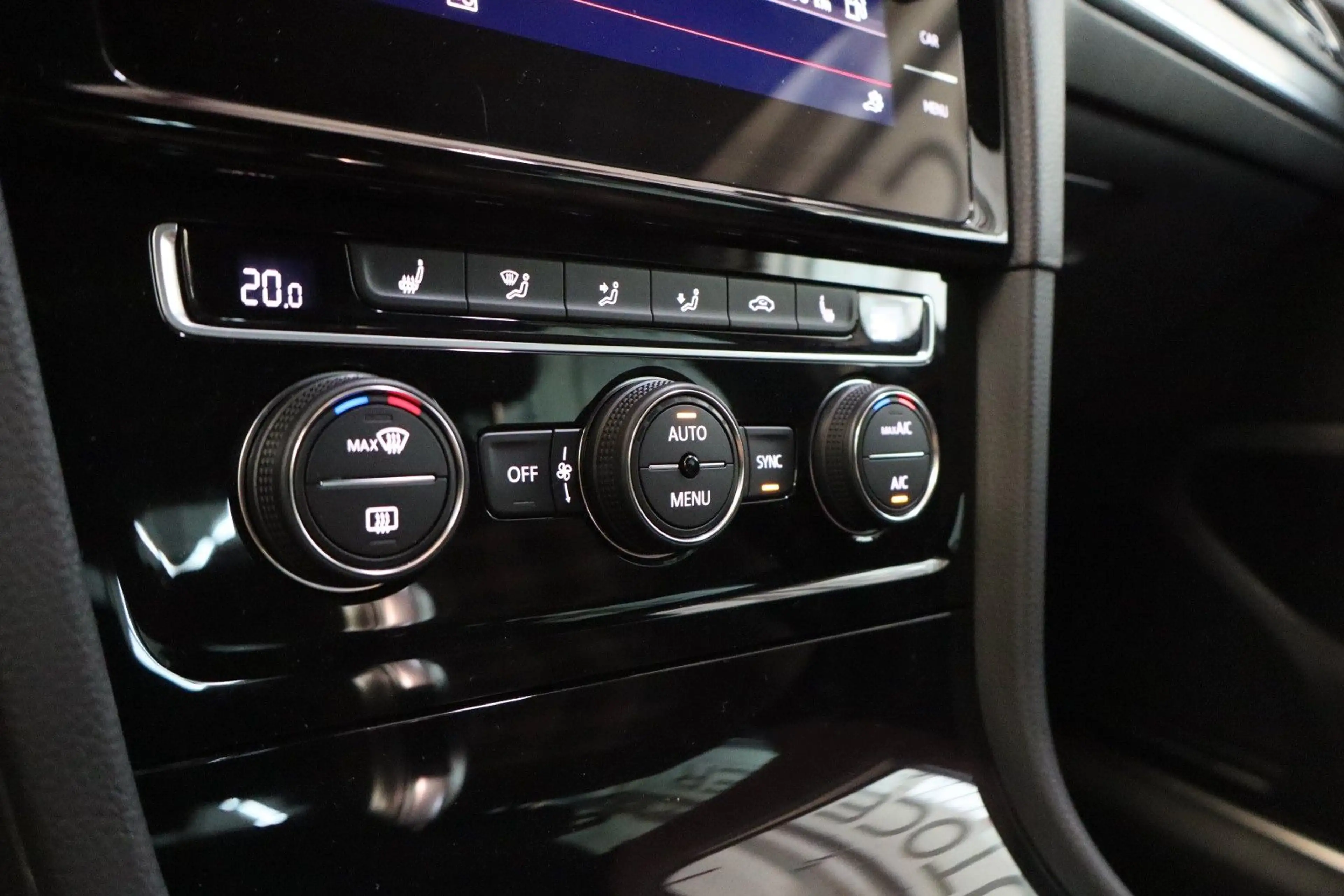 Volkswagen Golf VII GTI 2,0 TSI DSG Performance Virtual ACC — photo 13
