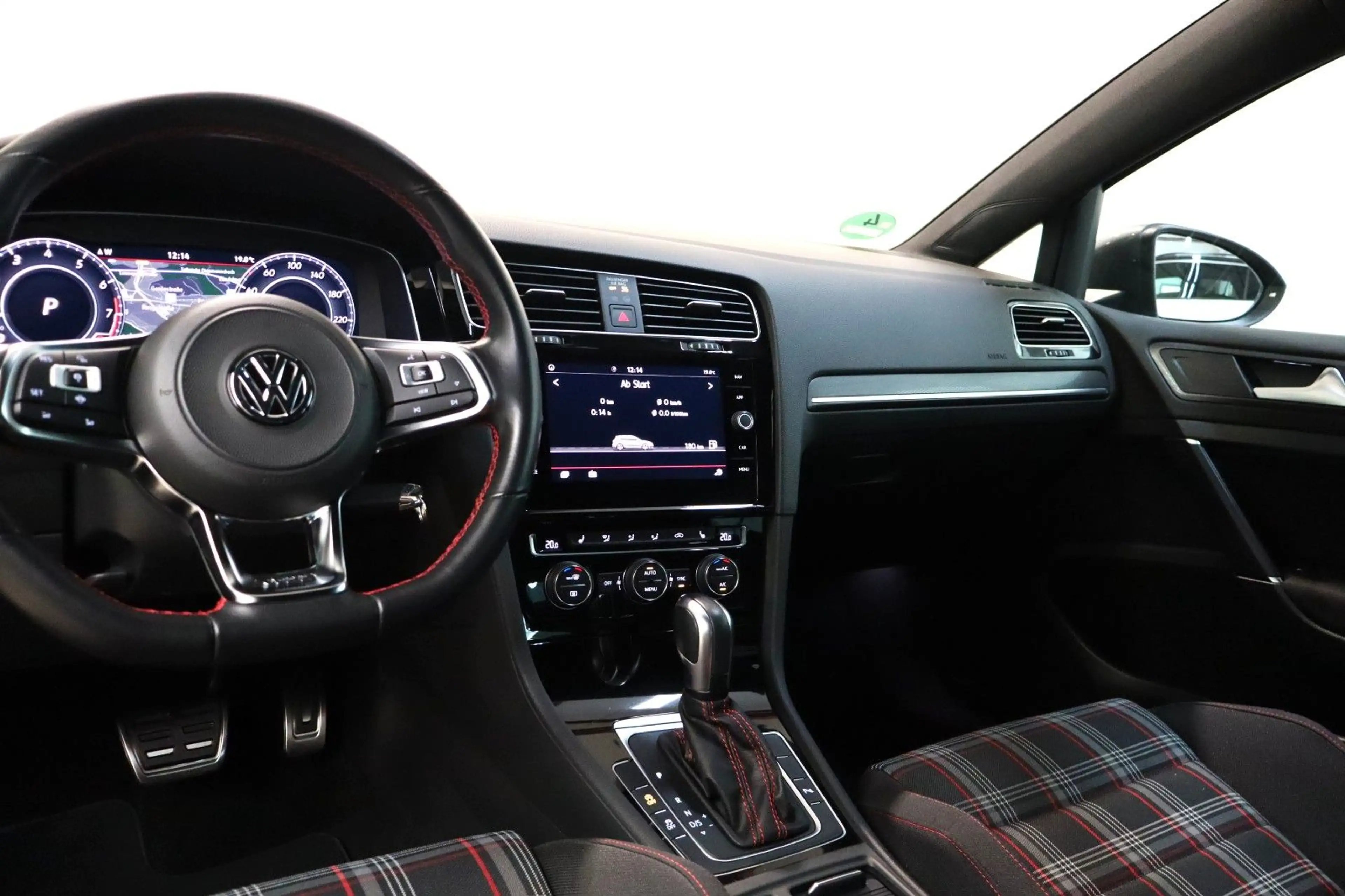 Volkswagen Golf VII GTI 2,0 TSI DSG Performance Virtual ACC — photo 8
