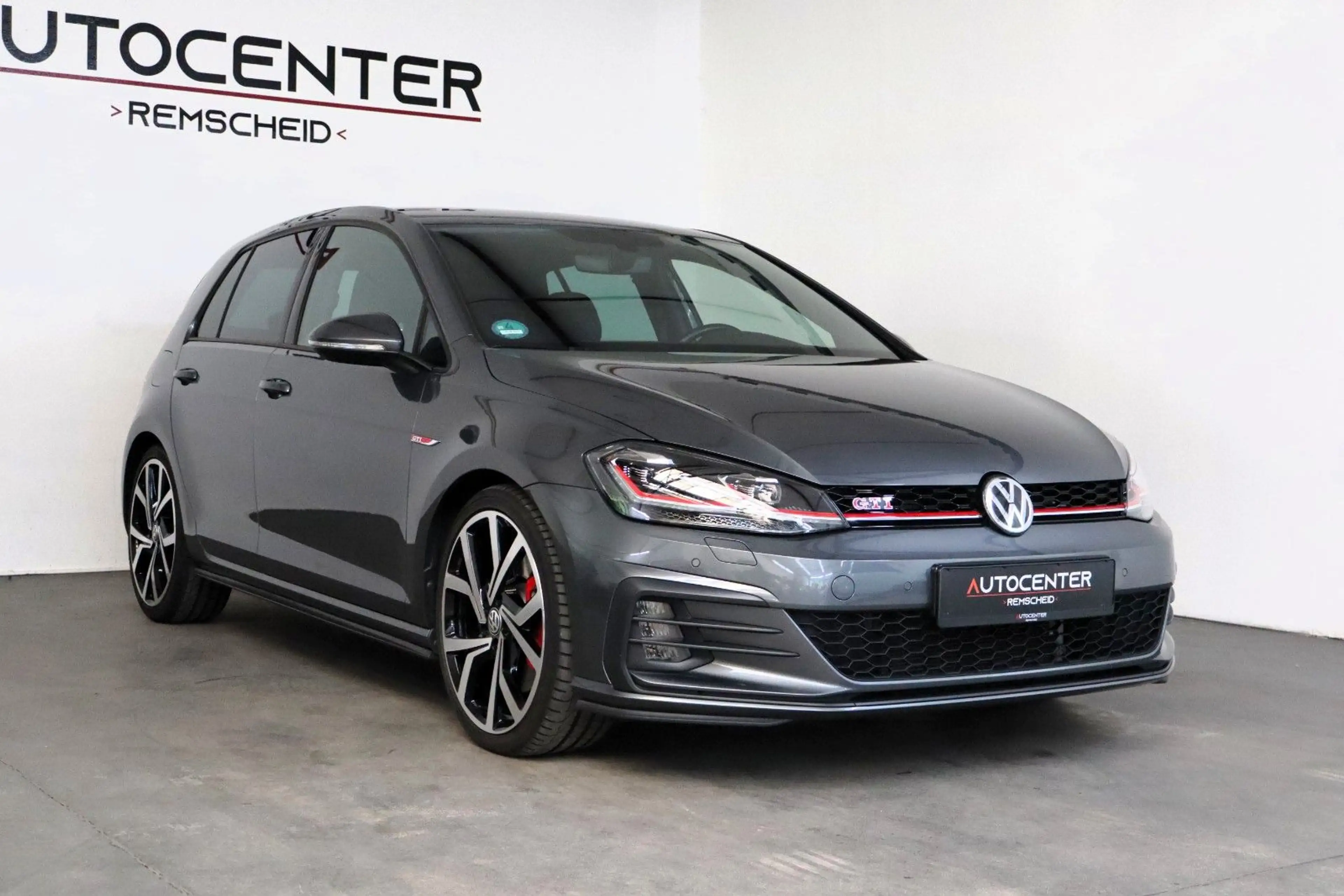 Volkswagen Golf VII GTI 2,0 TSI DSG Performance Virtual ACC — photo 3