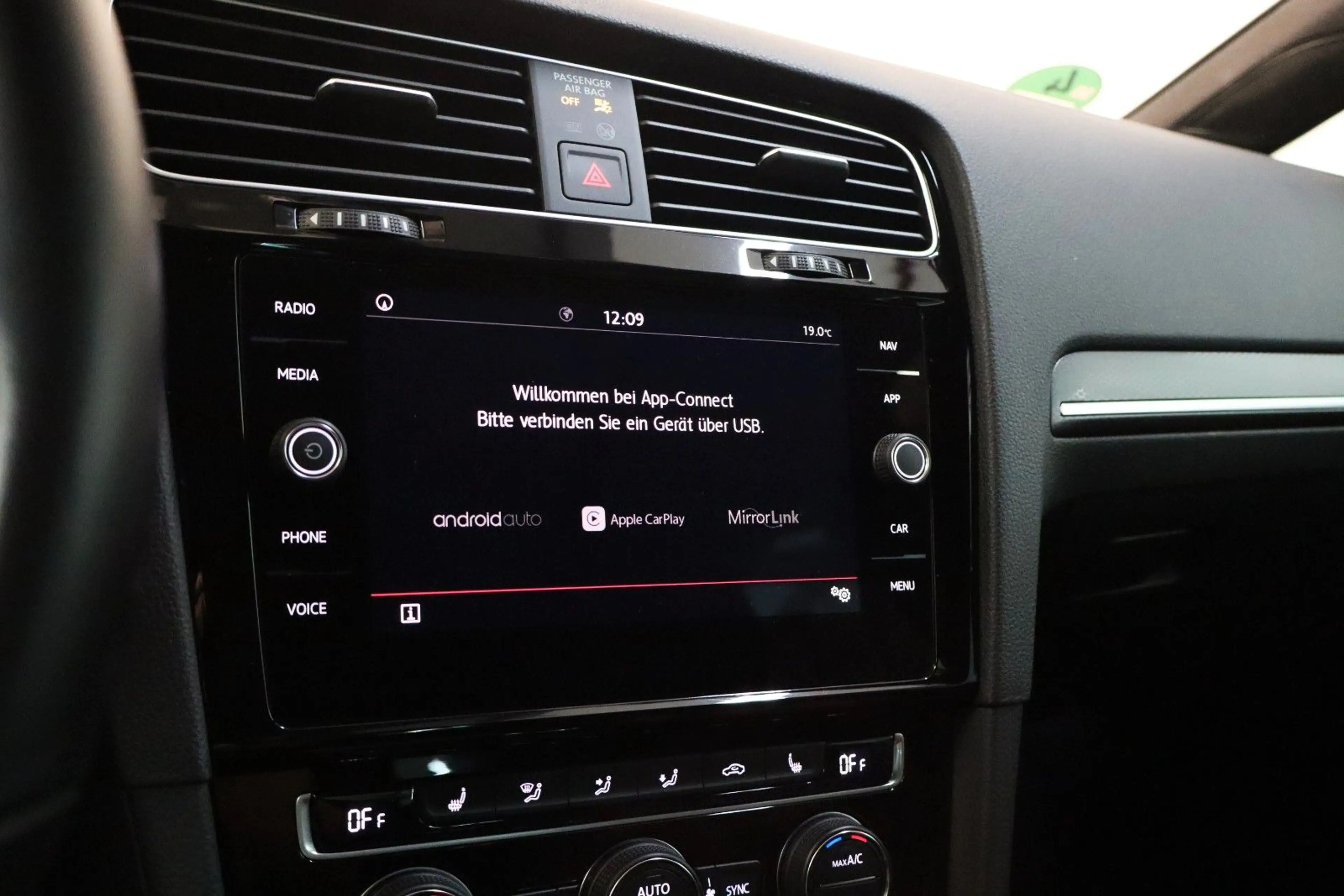 Volkswagen Golf VII GTI 2,0 TSI DSG Performance Virtual ACC — photo 9