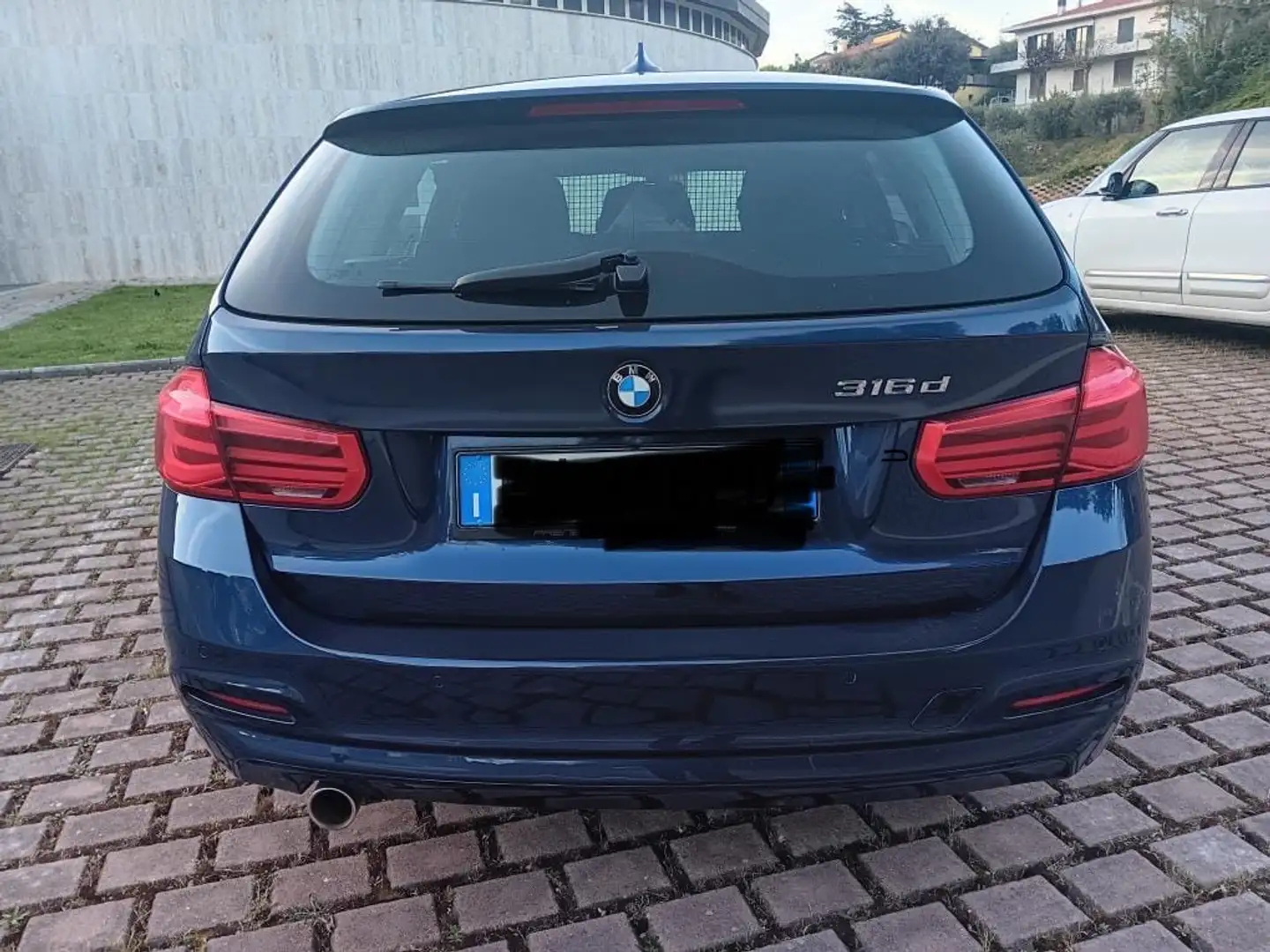 BMW 316 316d Touring Advantage - 2