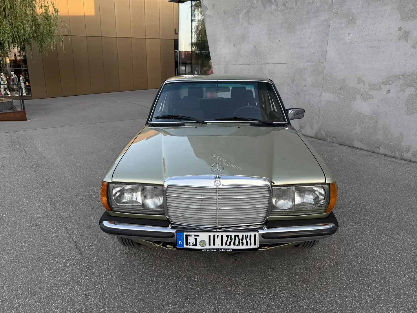 Mercedes-Benz 300 D - 2