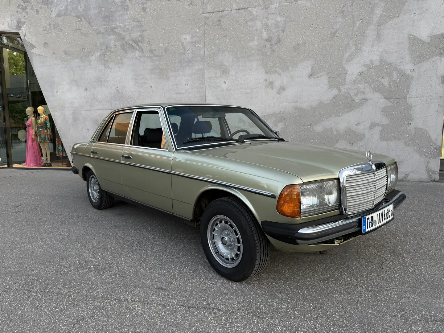 Mercedes-Benz 300 D - 1