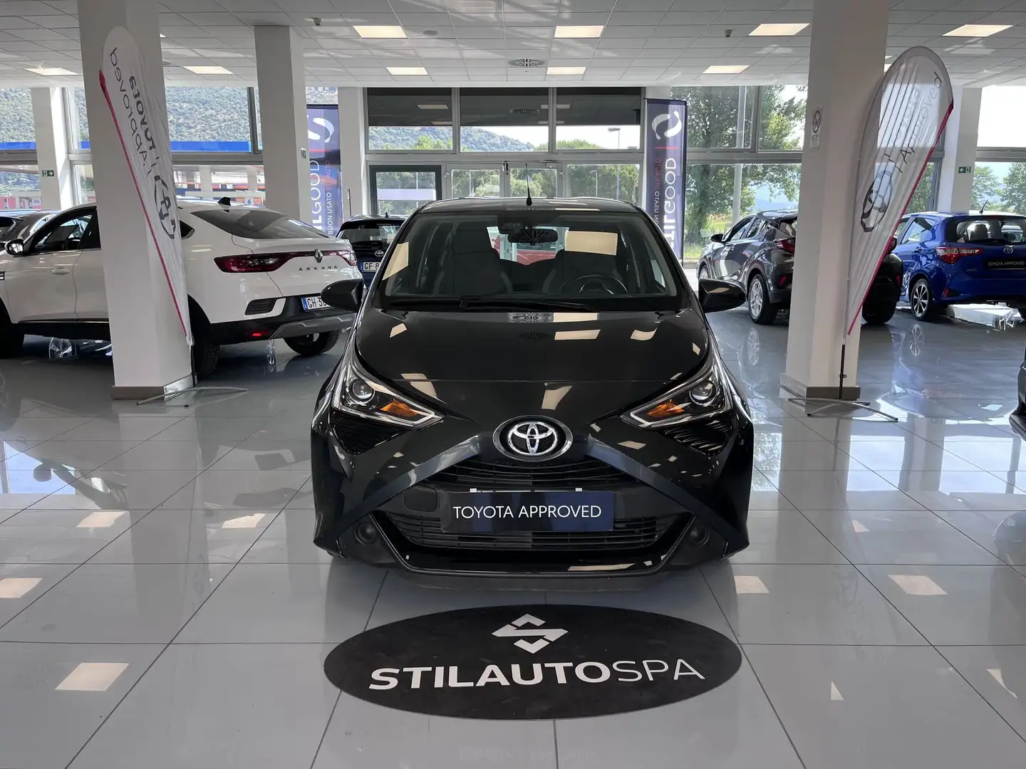 Toyota Aygo Connect 1.0 VVT-i 72 CV 5 porte x-play Grigio - 2
