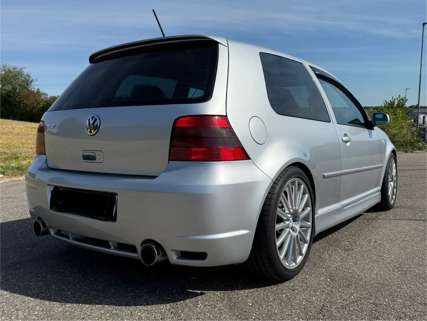 Volkswagen Golf 3.2 R32 4Motion Silber - 2