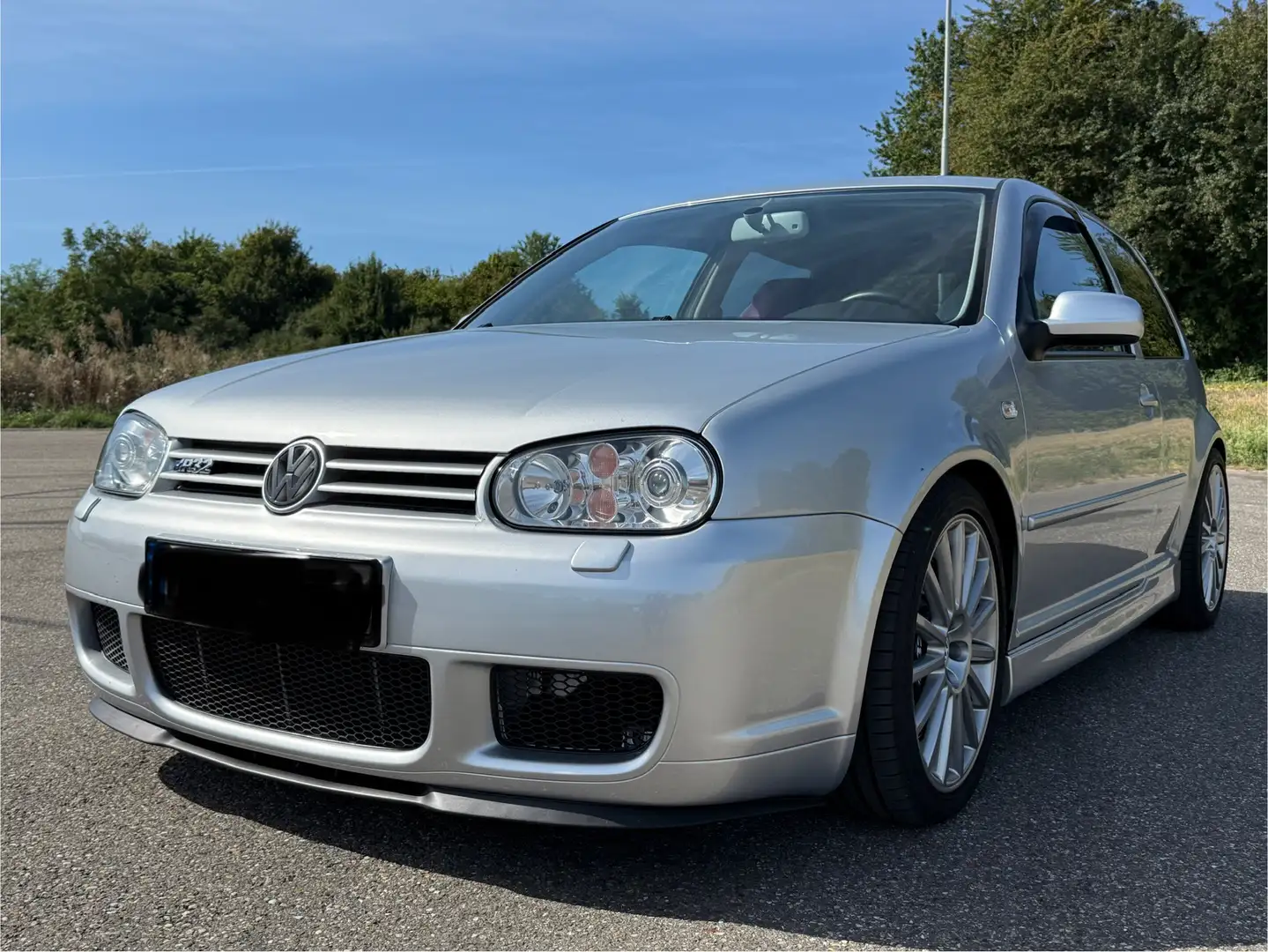 Volkswagen Golf 3.2 R32 4Motion Silber - 1