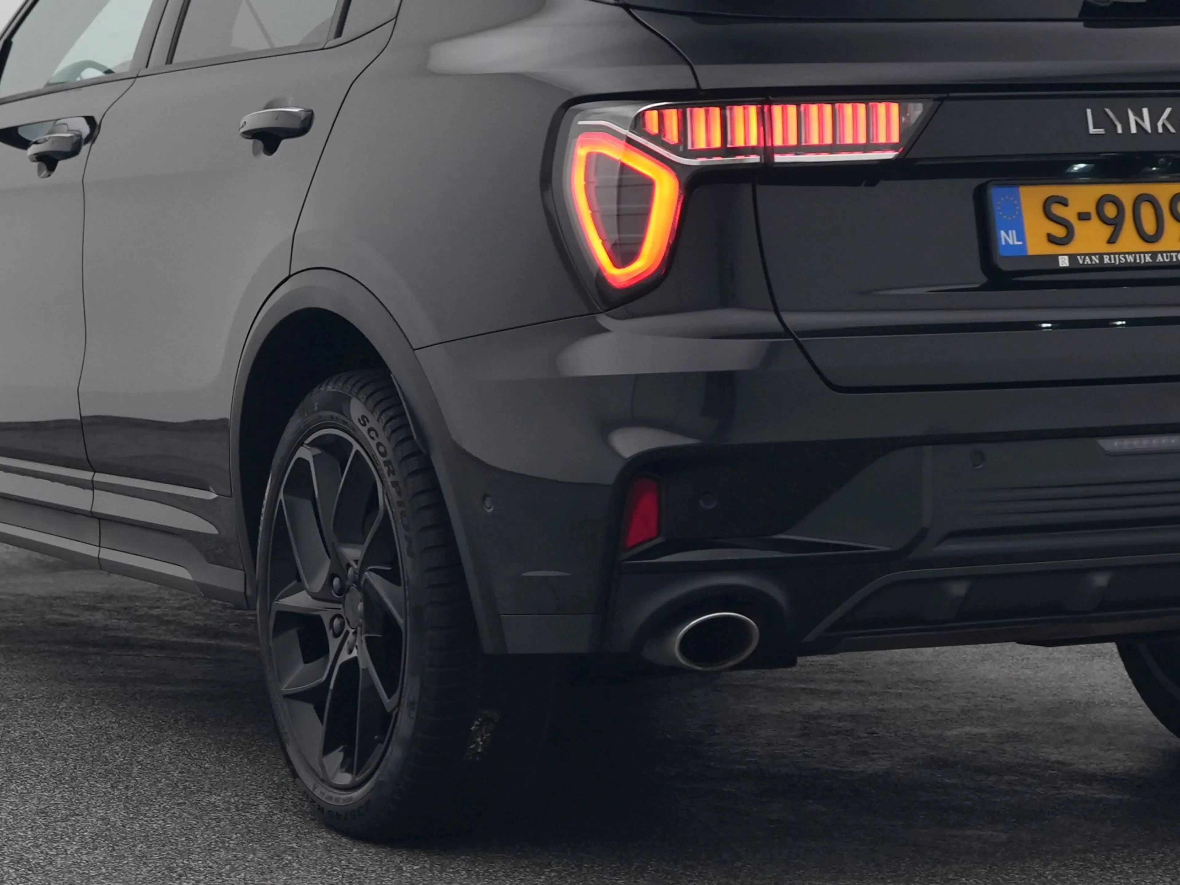 Lynk & Co 01 1.5 Plug-in Hybrid | 360° | BLACK | NLD AUTO — photo 18