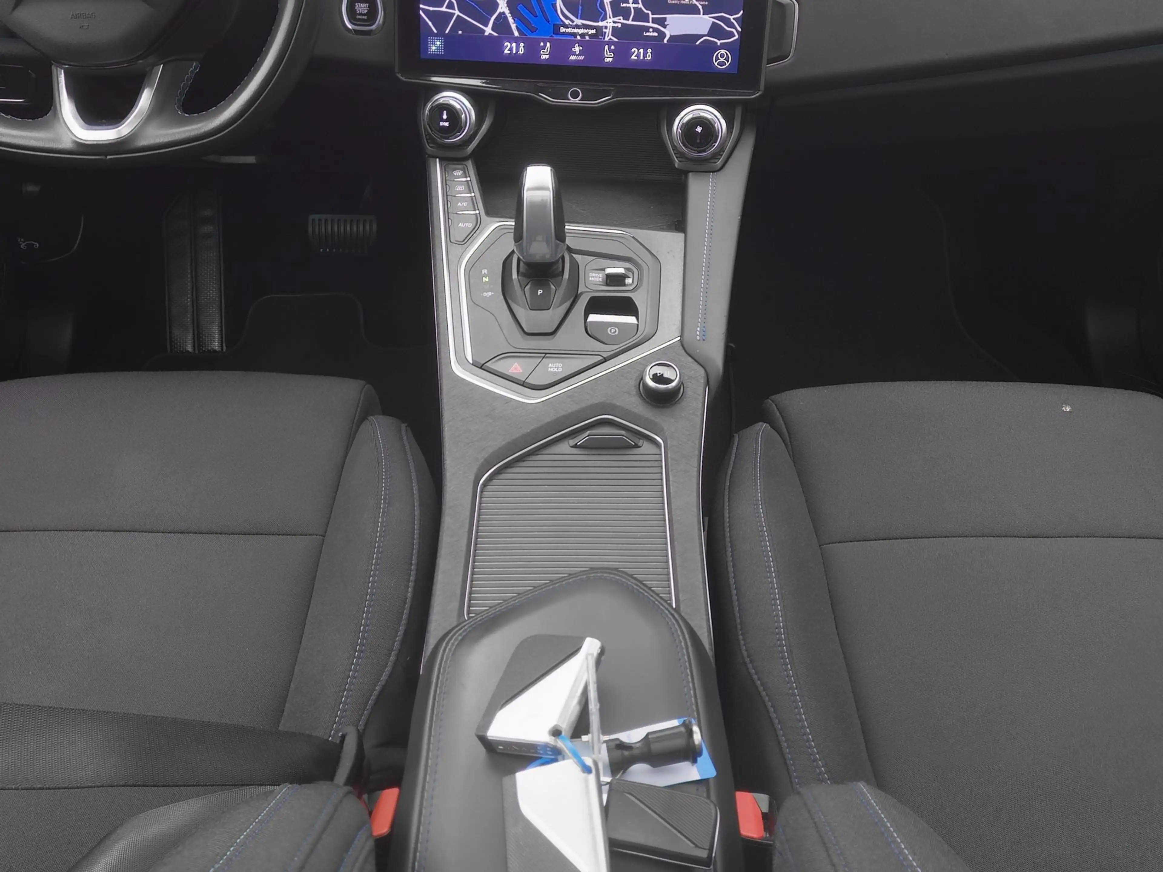 Lynk & Co 01 1.5 Plug-in Hybrid | 360° | BLACK | NLD AUTO — photo 12