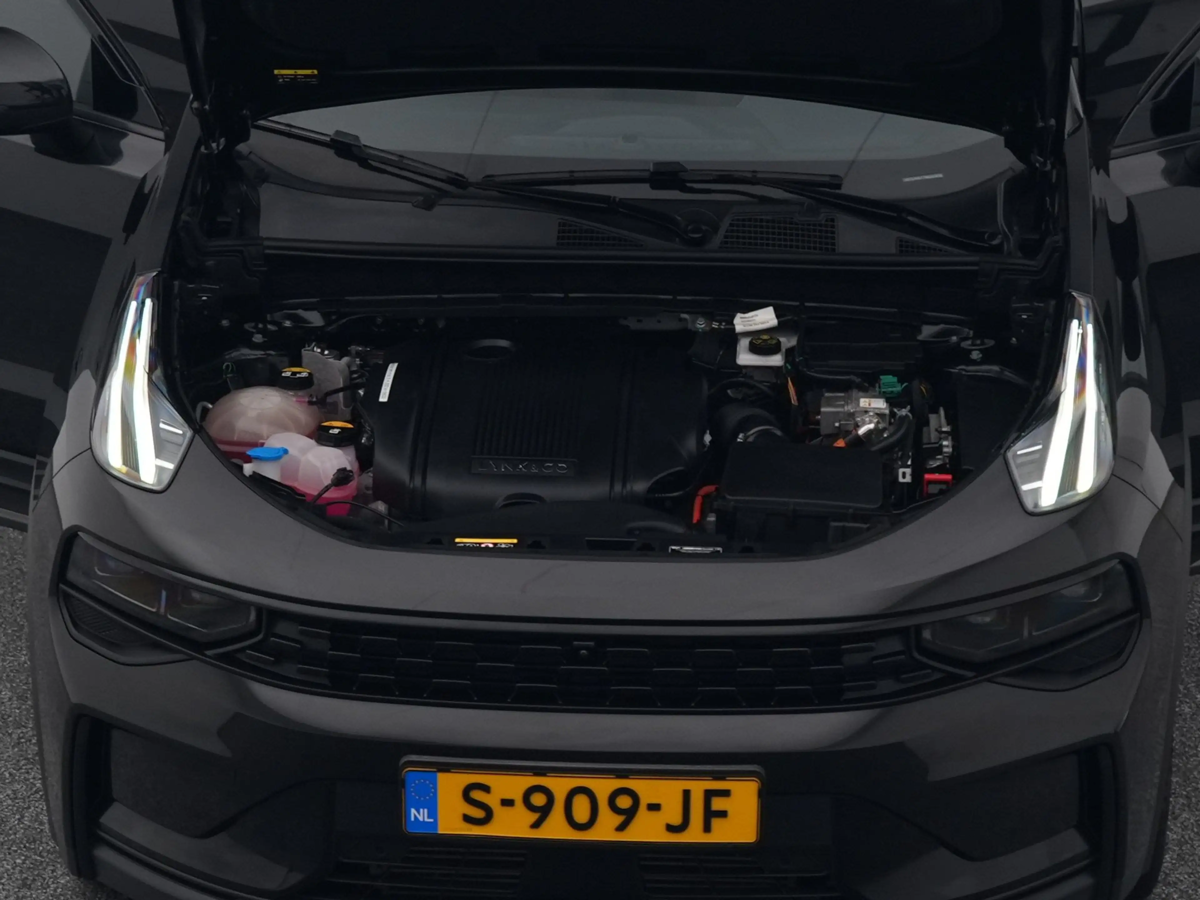 Lynk & Co 01 1.5 Plug-in Hybrid | 360° | BLACK | NLD AUTO — photo 31