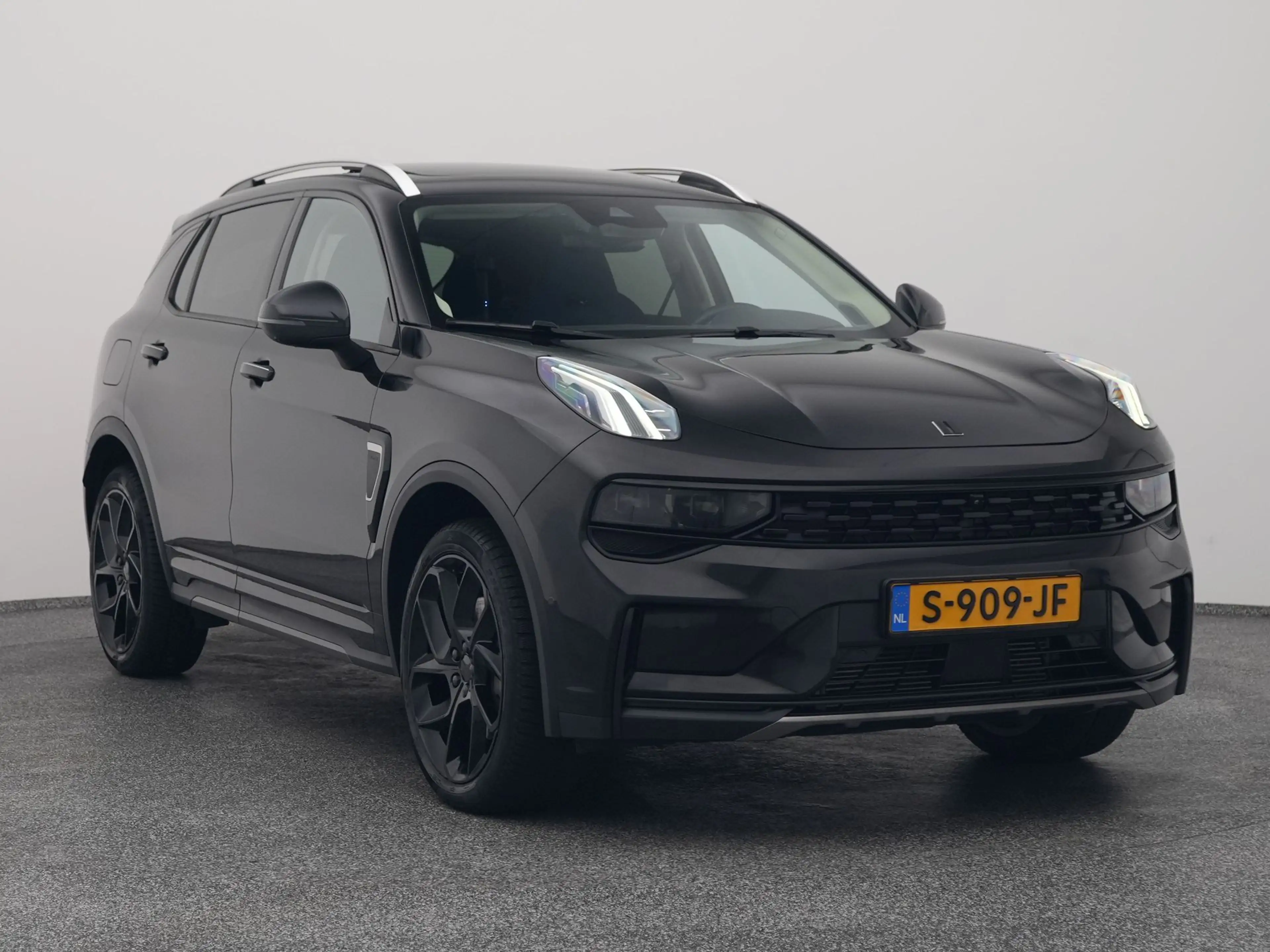 Lynk & Co 01 1.5 Plug-in Hybrid | 360° | BLACK | NLD AUTO — photo 2