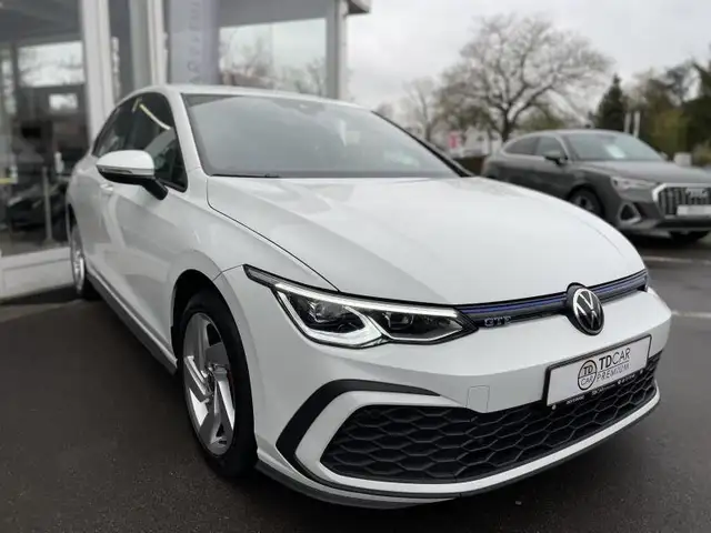 Volkswagen Golf view 3