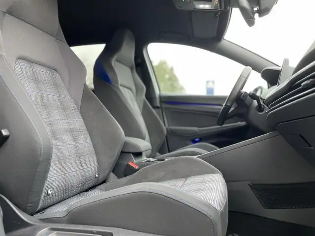 Volkswagen Golf view 4