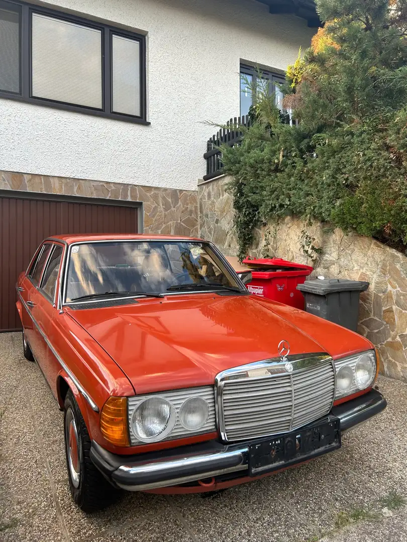 Mercedes-Benz 200 E200 Czerwony - 1