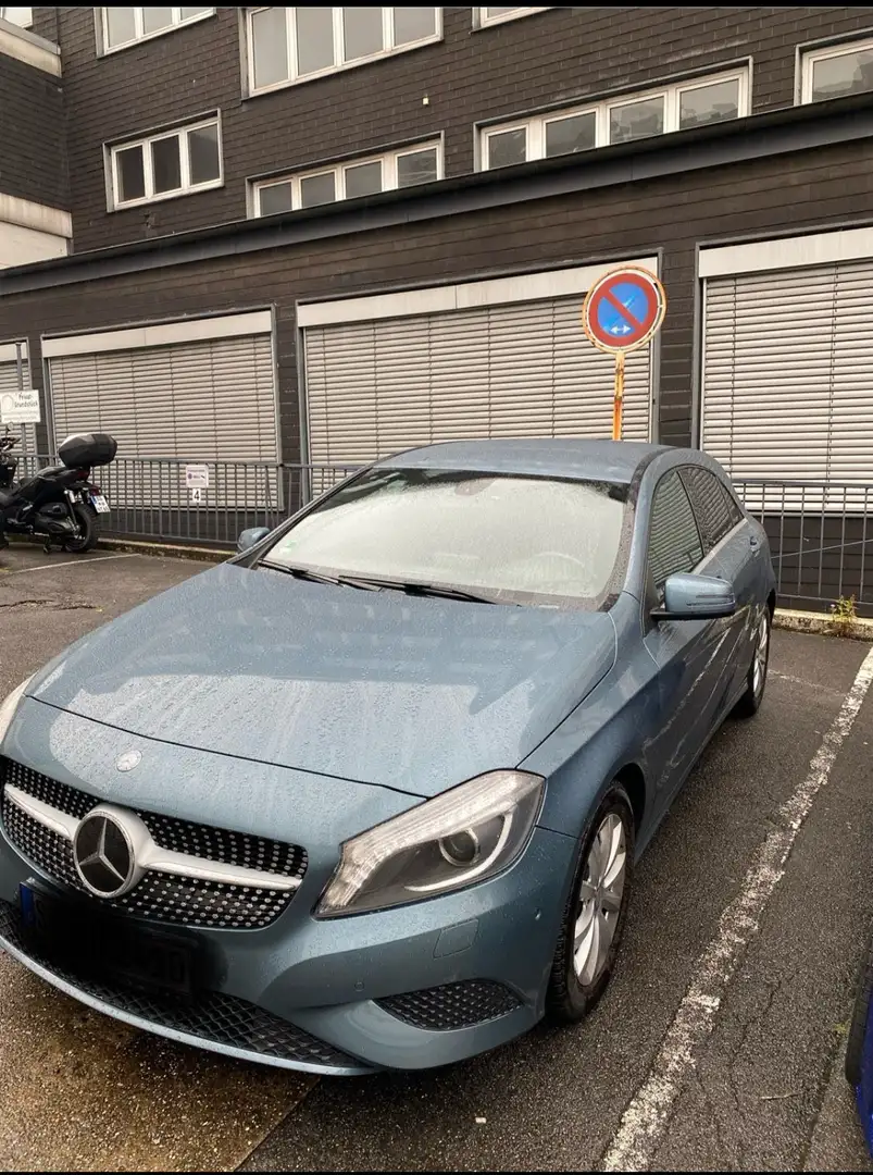 Mercedes-Benz A 180 AMG Line Grün - 2