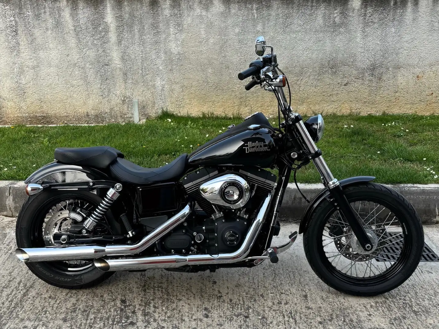 Harley-Davidson Dyna Street Bob Чорний - 1