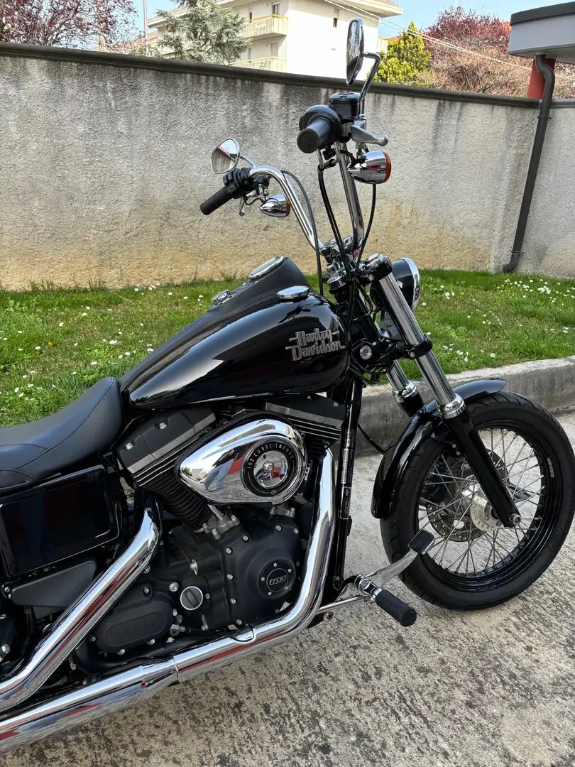 Harley-Davidson Dyna Street Bob Schwarz - 2