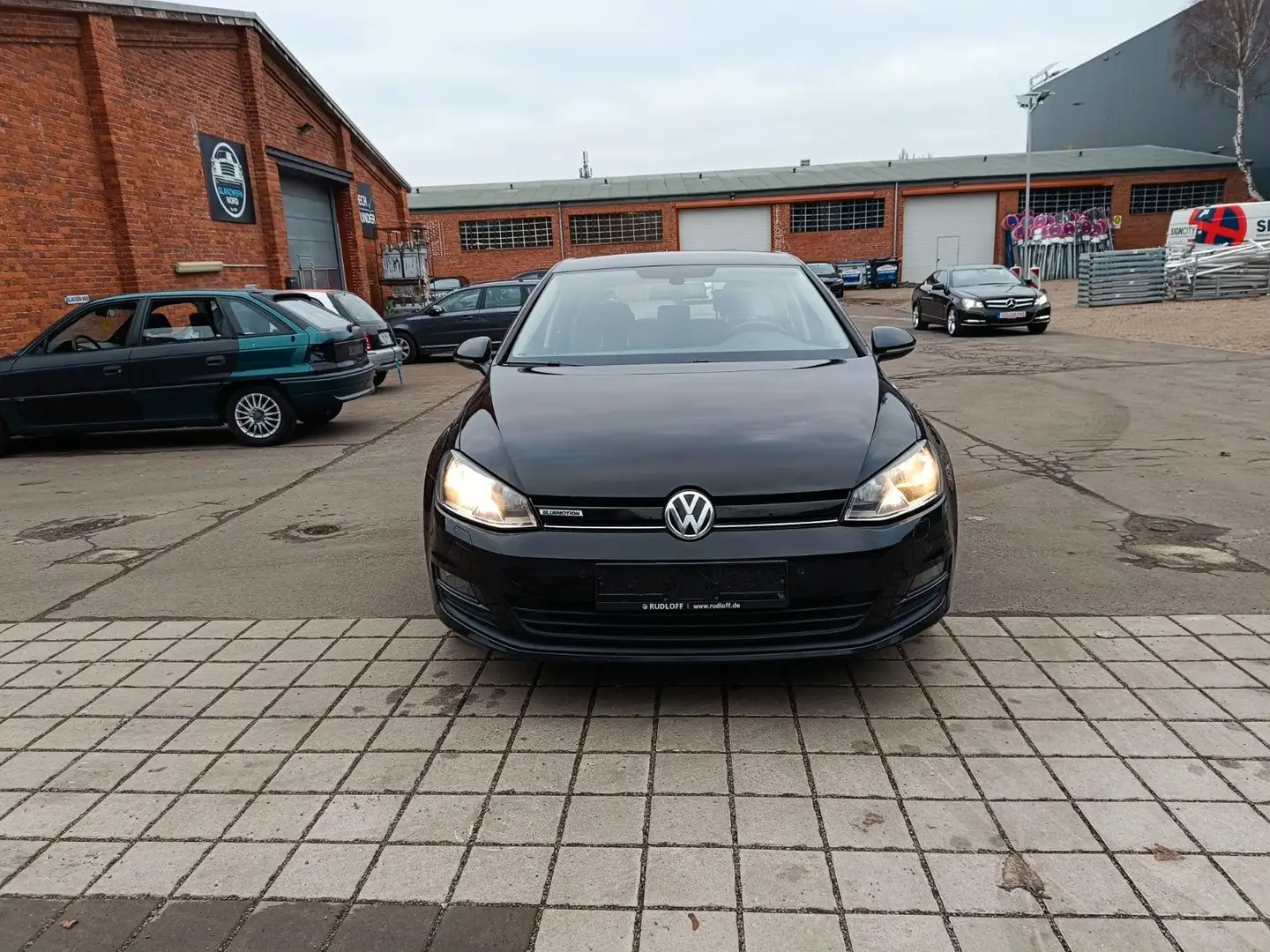 Volkswagen Golf VII Lim. Trendline BlueMotion Noir - 2