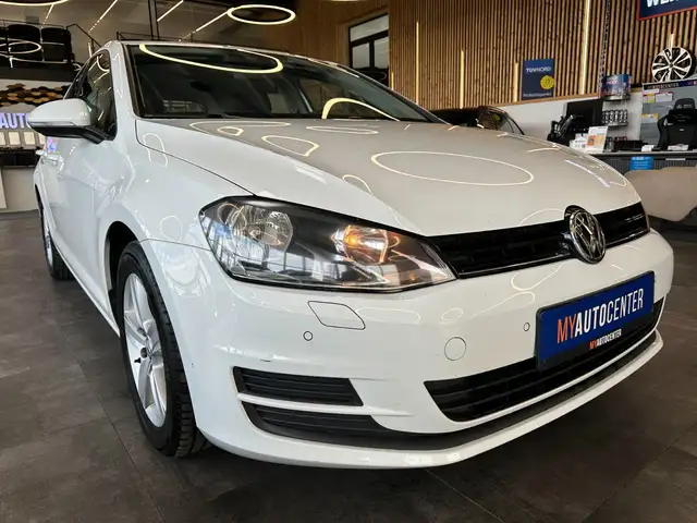 Volkswagen Golf view 3
