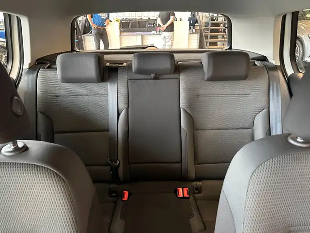 Volkswagen Golf view 11