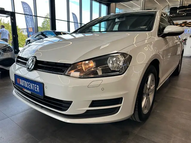 Volkswagen Golf view 4