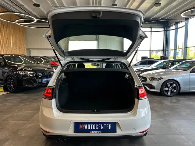 Volkswagen Golf view 6