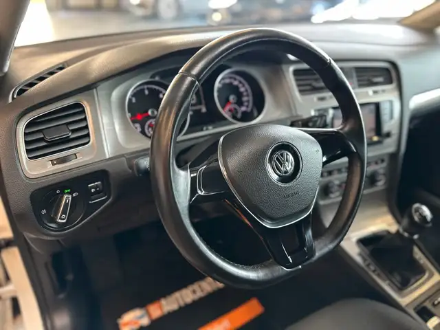 Volkswagen Golf view 9