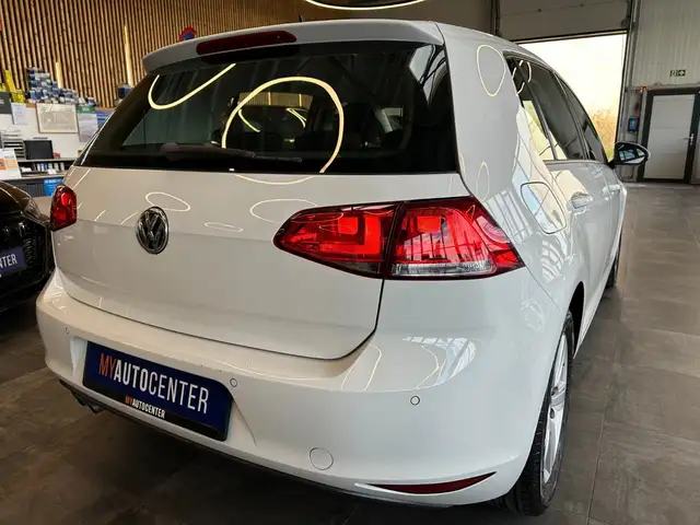 Volkswagen Golf view 2