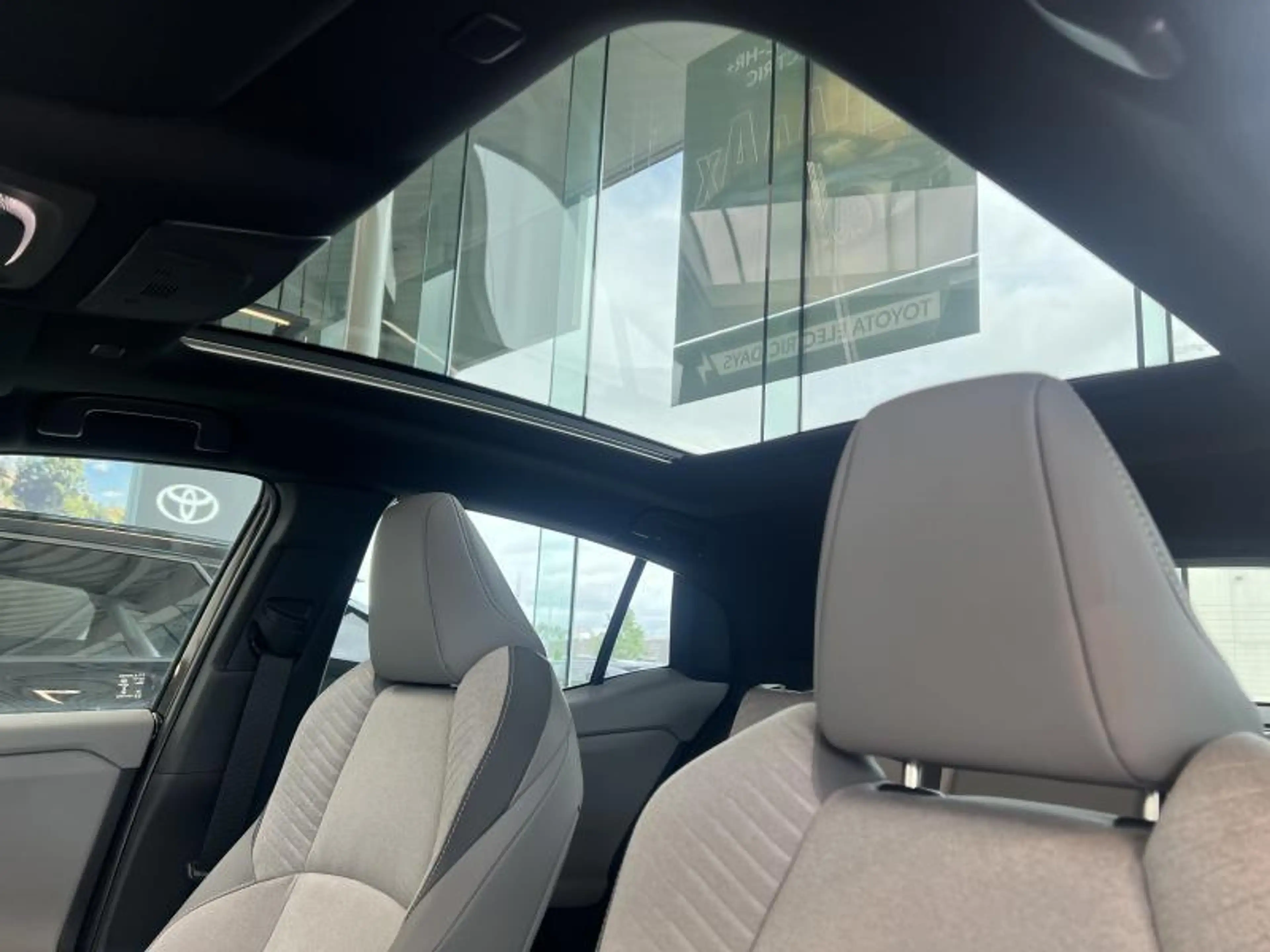 Toyota C-HR+ 77kWh AWD Style Black + Premium Pack — photo 11