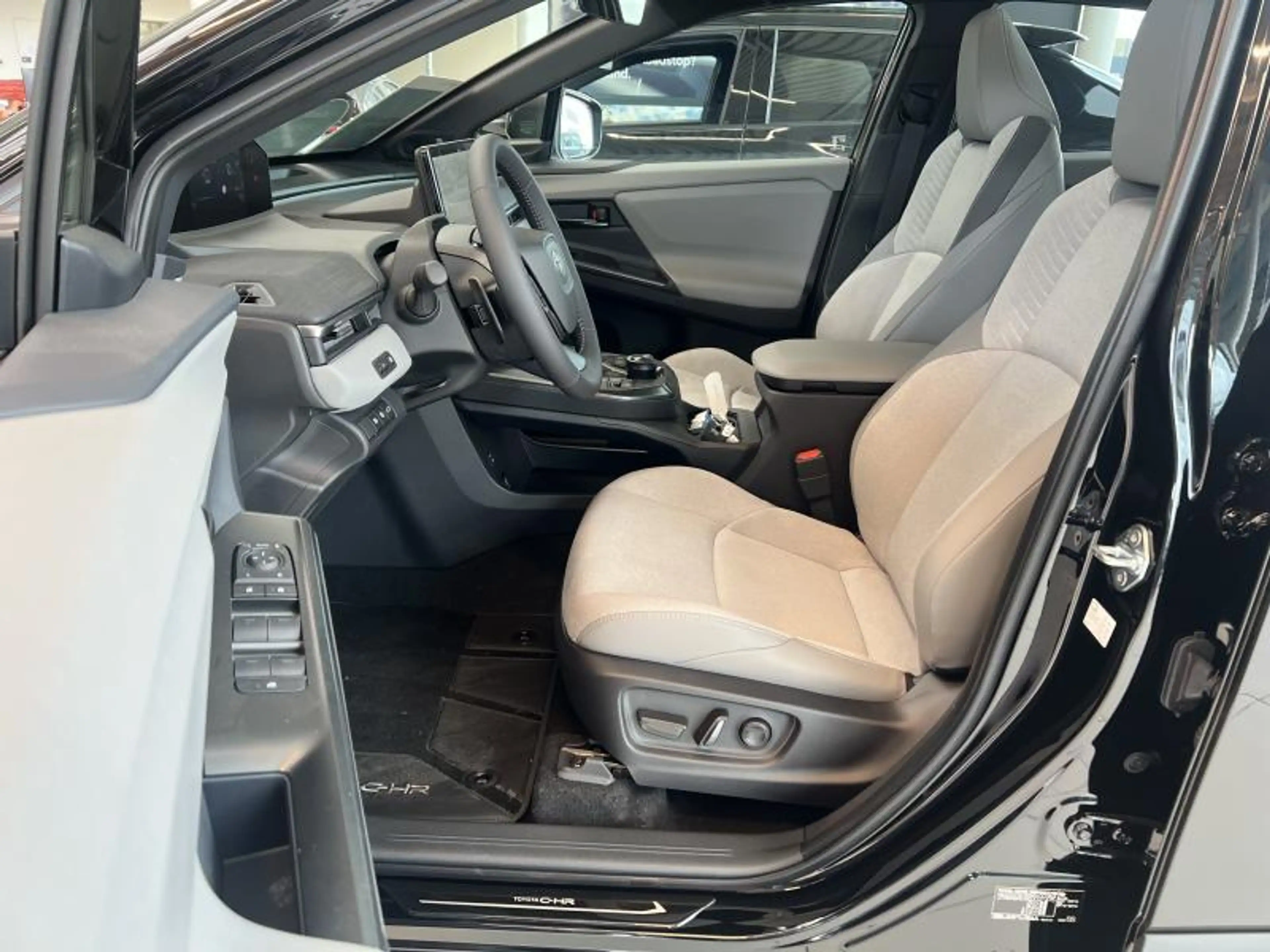 Toyota C-HR+ 77kWh AWD Style Black + Premium Pack — photo 8
