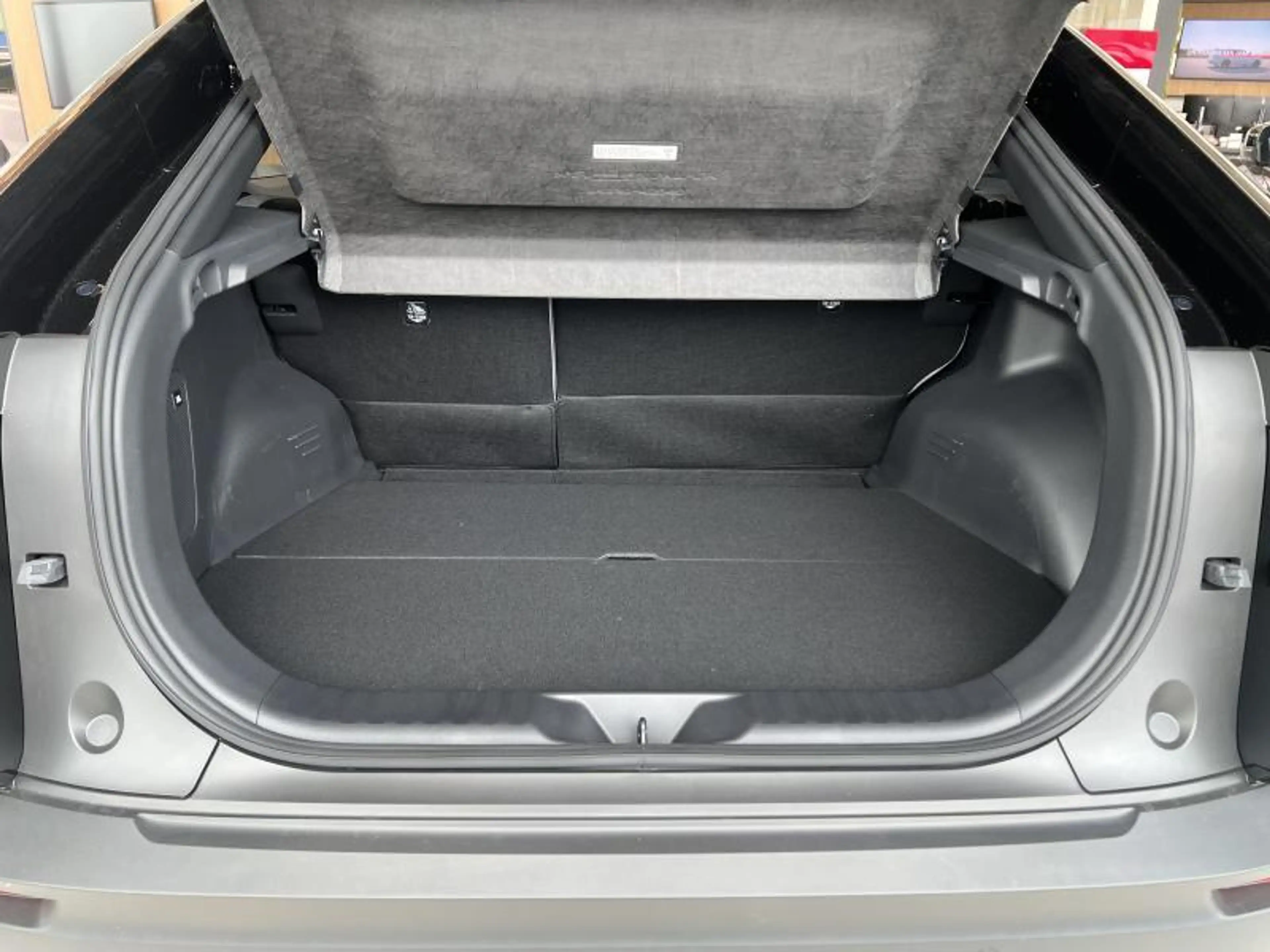 Toyota C-HR+ 77kWh AWD Style Black + Premium Pack — photo 6