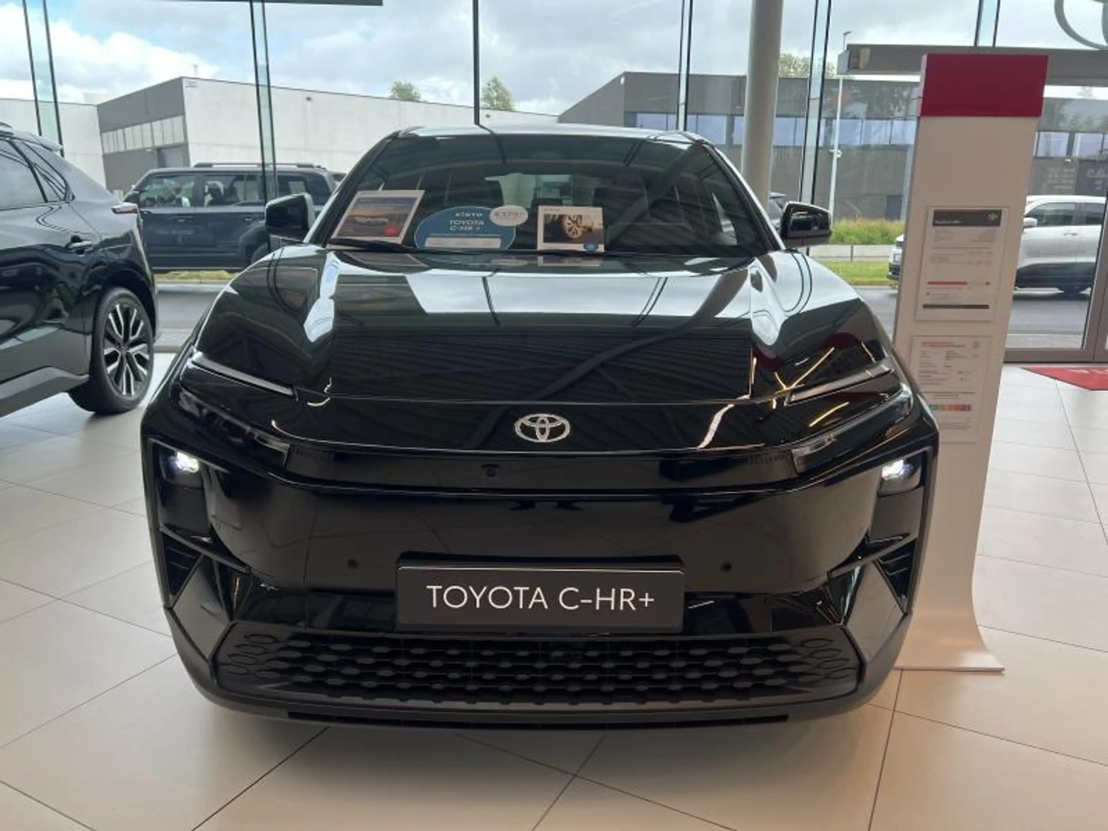 Toyota C-HR+ 77kWh AWD Style Black + Premium Pack — photo 2