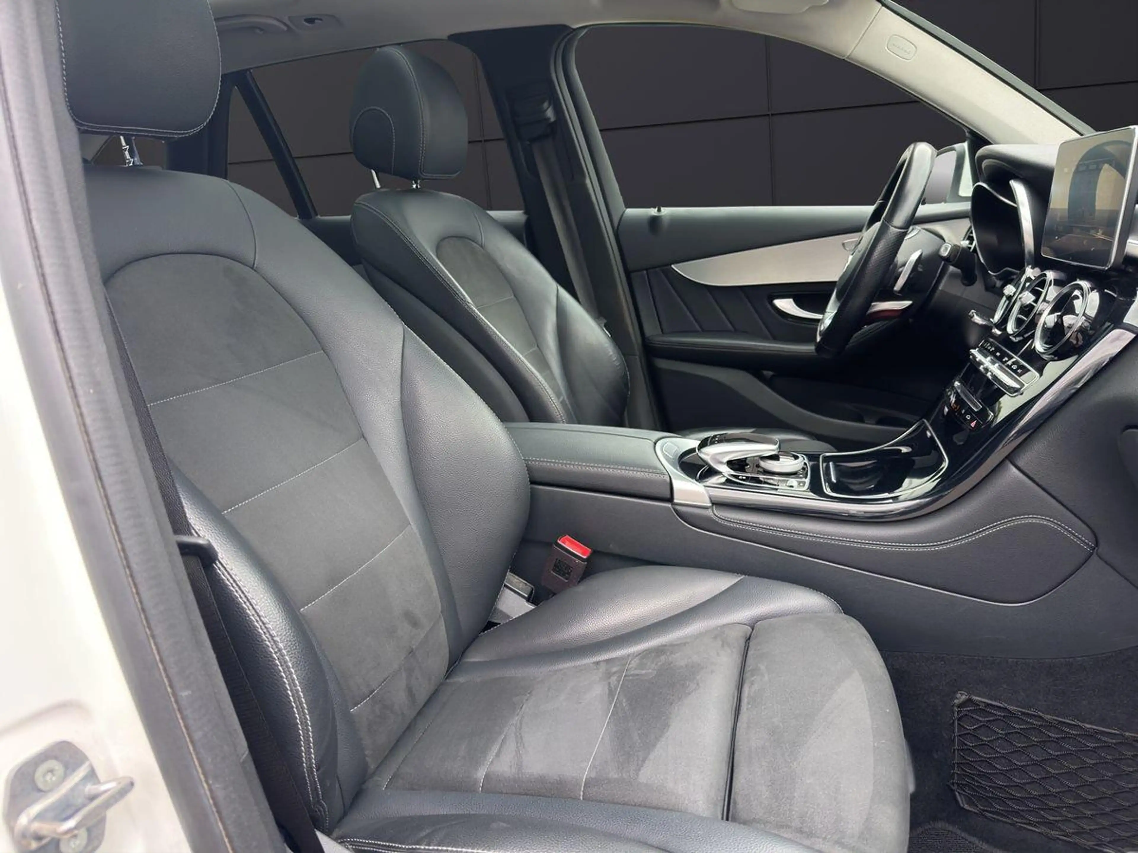 Mercedes-Benz GLC 250 4M AMG Pano AHK Kamera ILS 360° TotW — photo 8