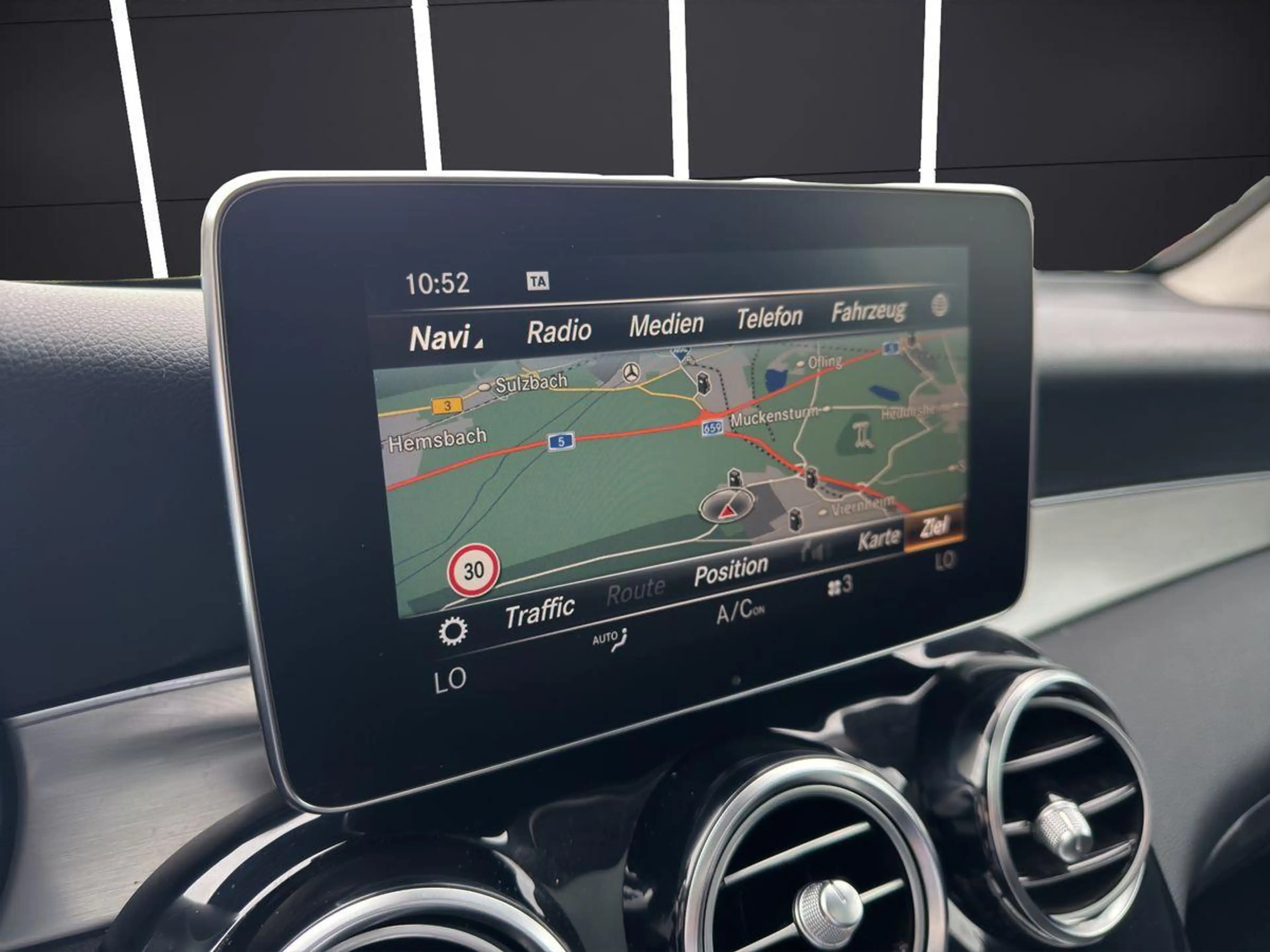 Mercedes-Benz GLC 250 4M AMG Pano AHK Kamera ILS 360° TotW — photo 9