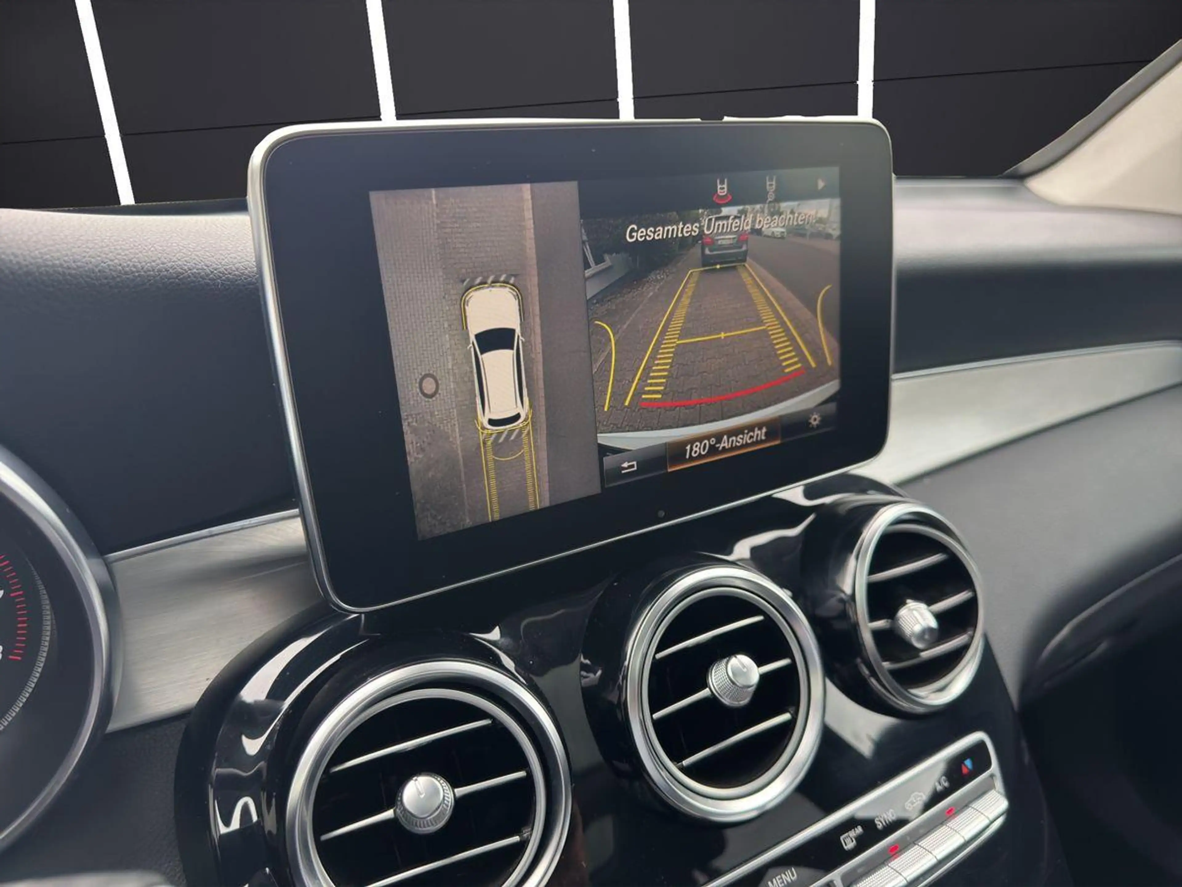 Mercedes-Benz GLC 250 4M AMG Pano AHK Kamera ILS 360° TotW — photo 10