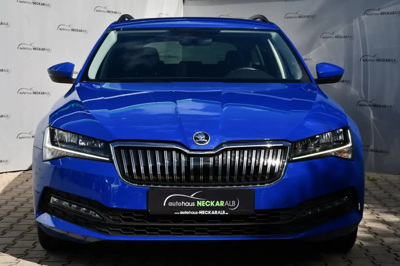 Skoda Superb Combi Ambition 4x4 *1.Hand*Unfallfrei* Blau - 2