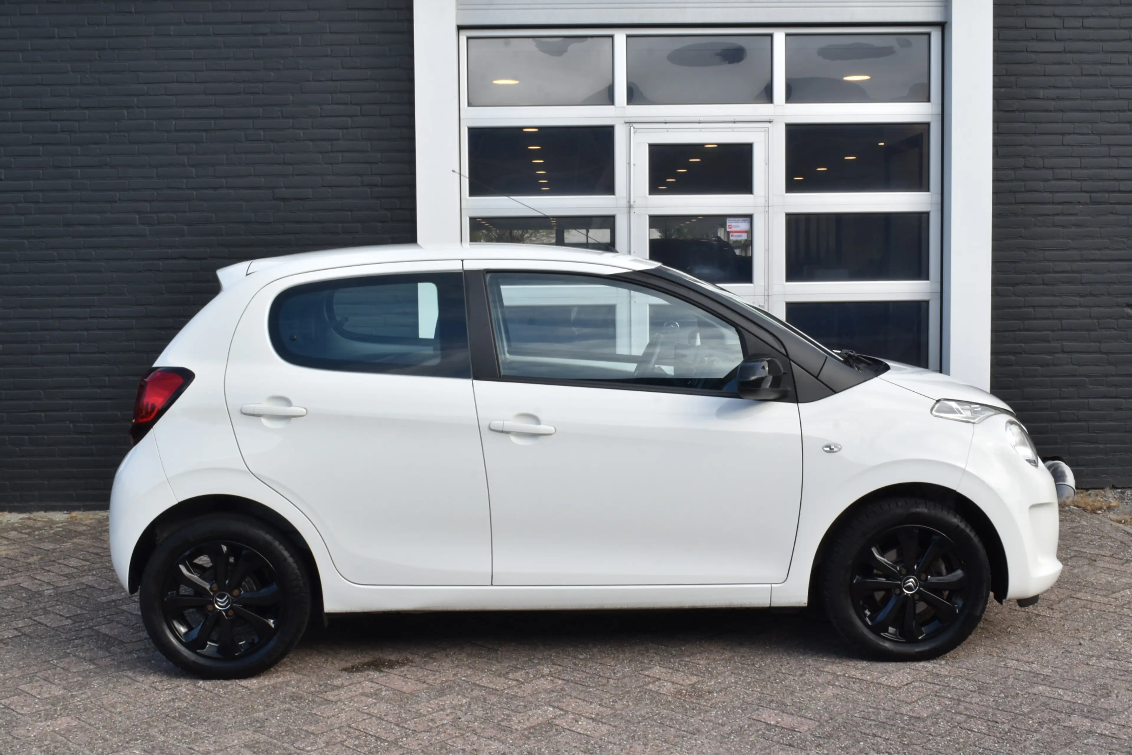 Citroen C1 1.0 VTi Shine — photo 4