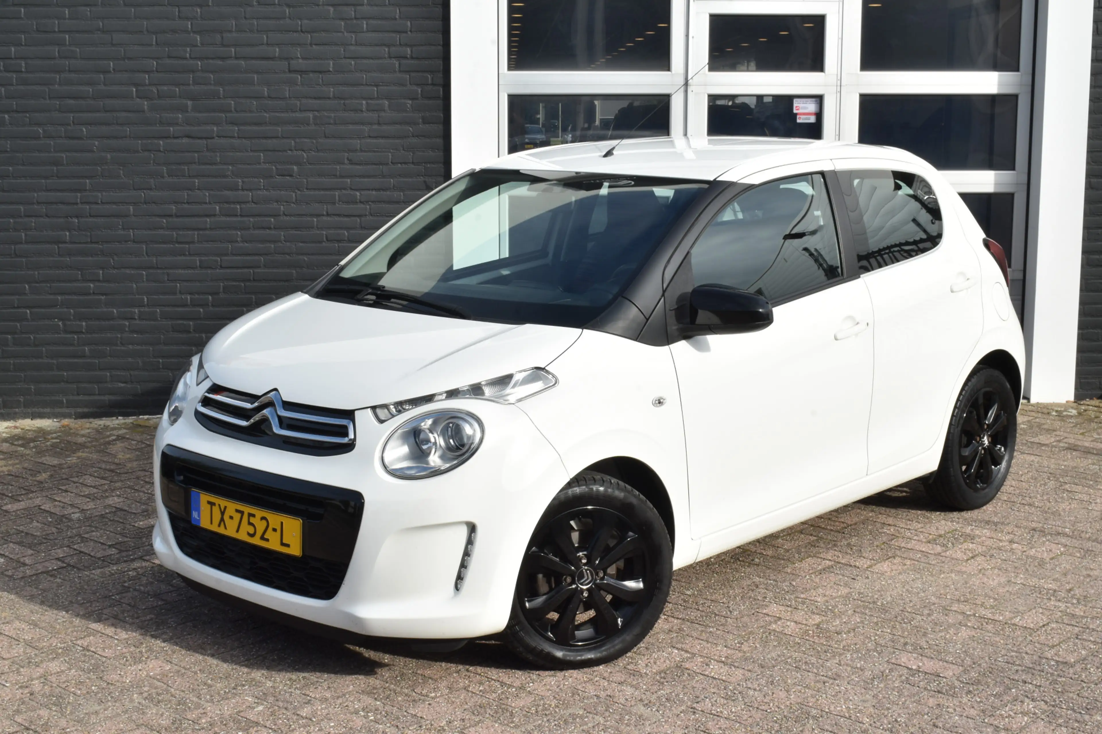 Citroen C1 1.0 VTi Shine — photo 6