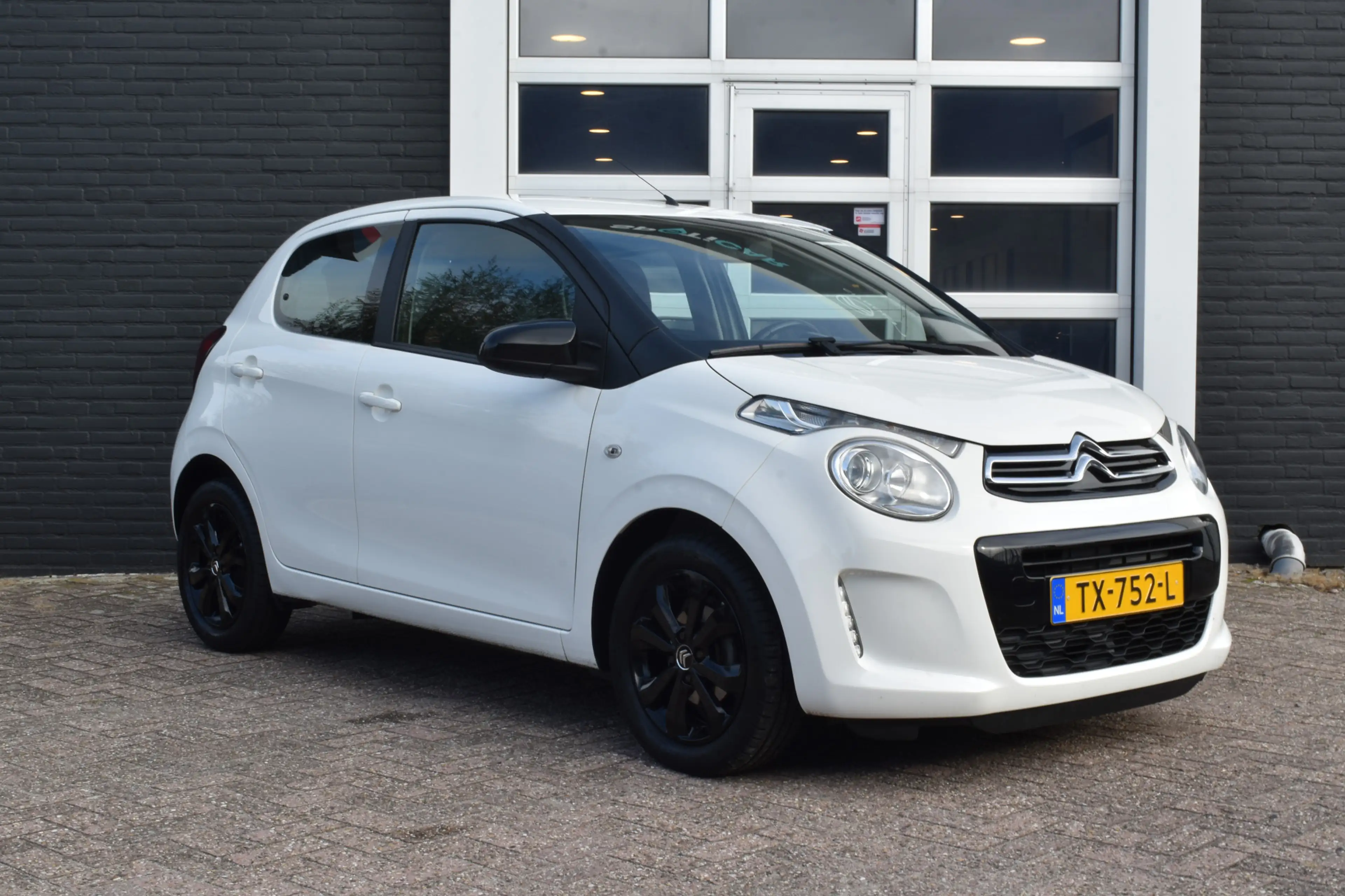 Citroen C1 1.0 VTi Shine — photo 7